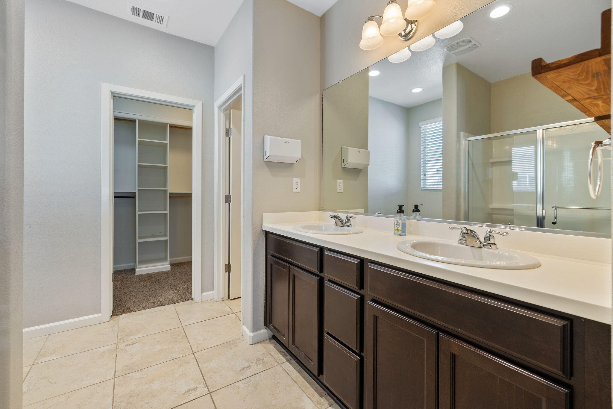 4002 E Cypress Ave, Visalia, CA 93292