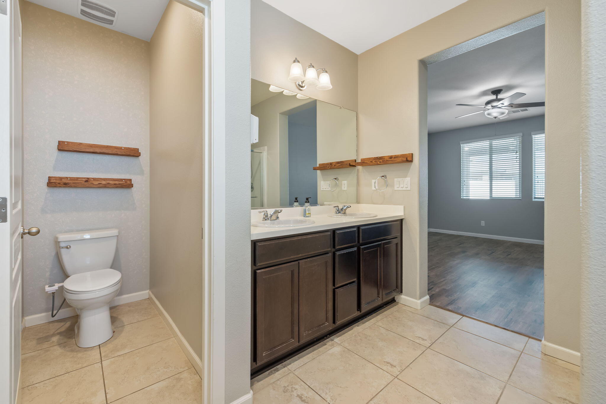 4002 E Cypress Ave, Visalia, CA 93292