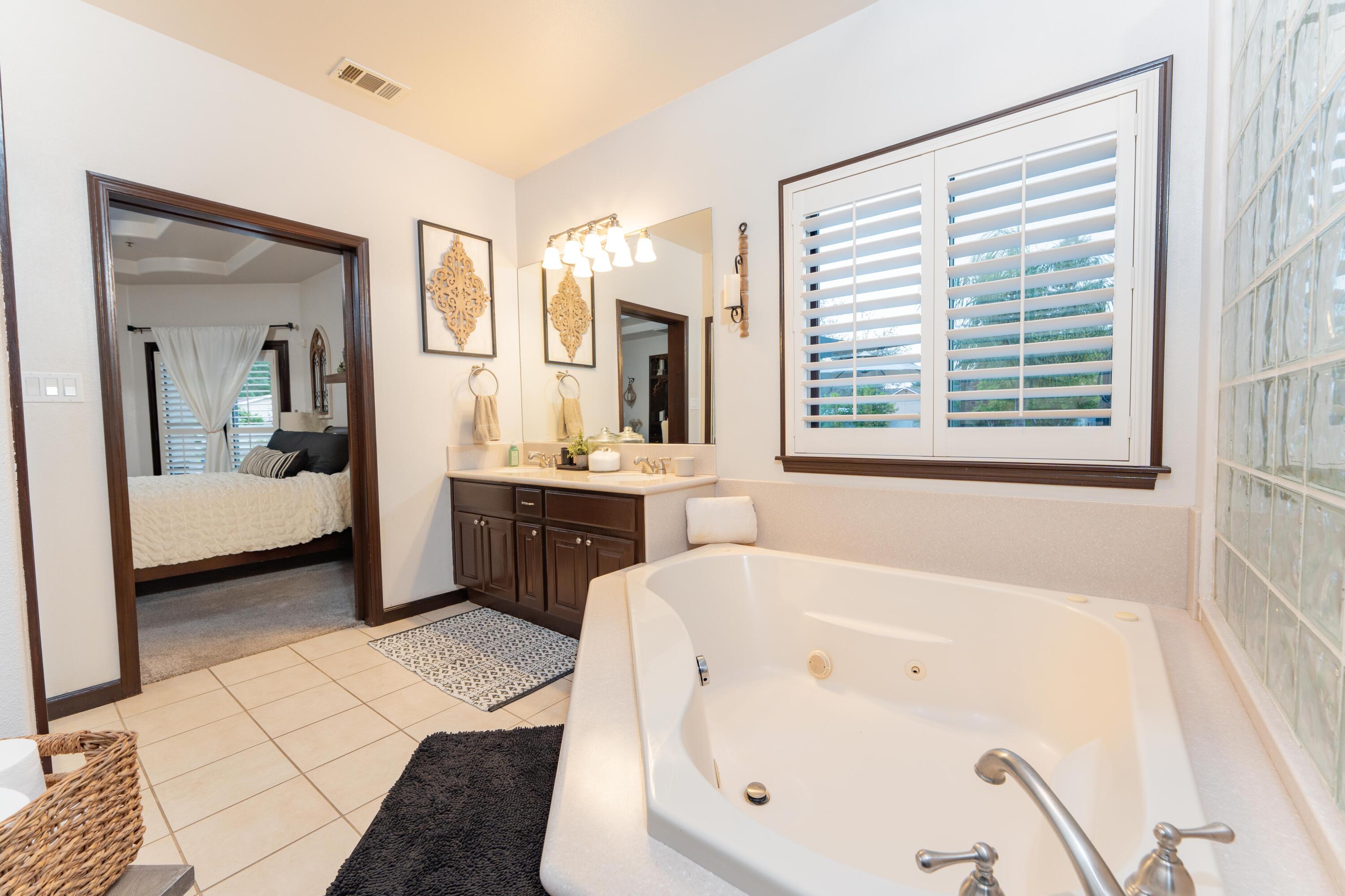 13496 El Nogal Ave, Visalia, CA 93292