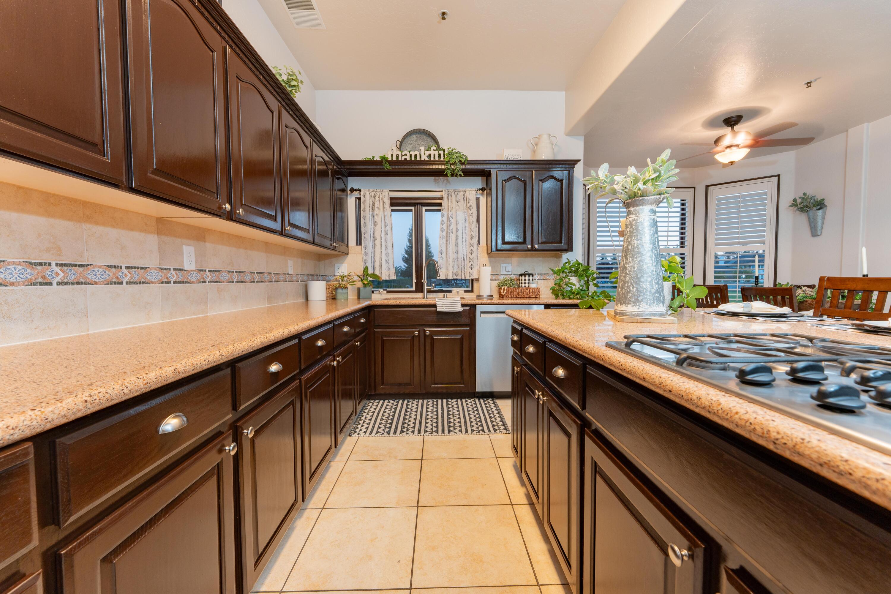 13496 El Nogal Ave, Visalia, CA 93292