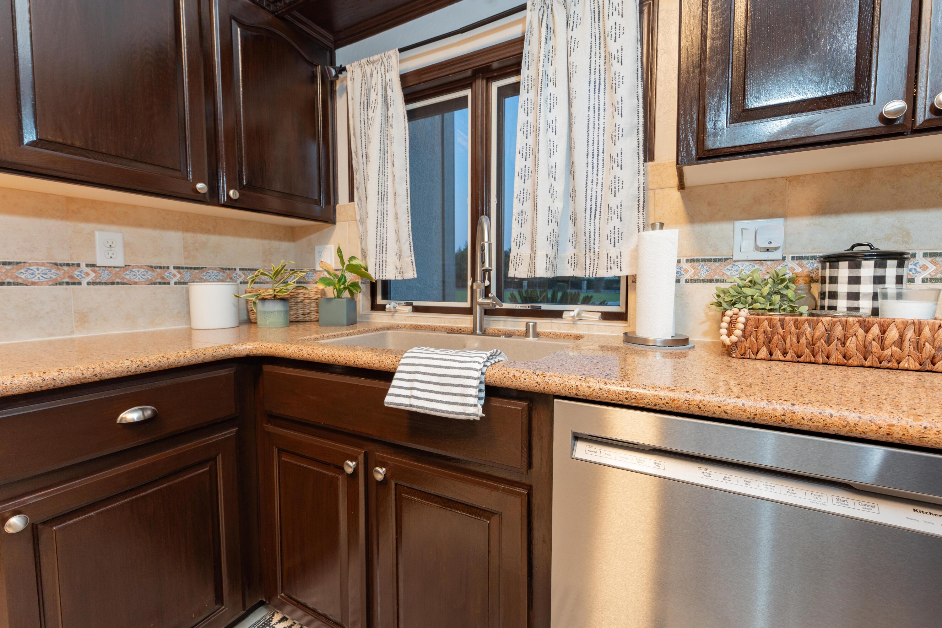 13496 El Nogal Ave, Visalia, CA 93292