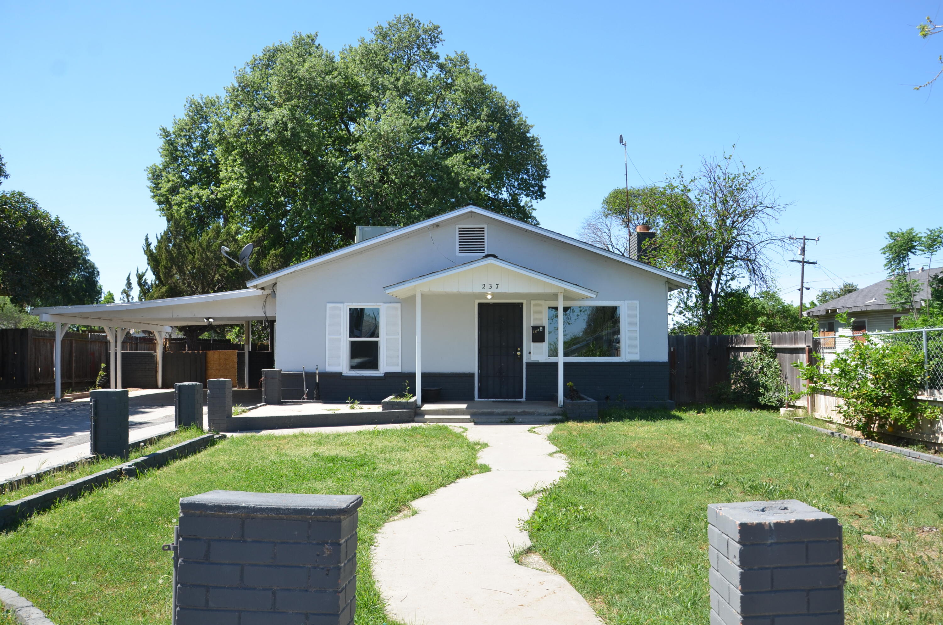 237 Smith Ave, Lemoore, CA 93245