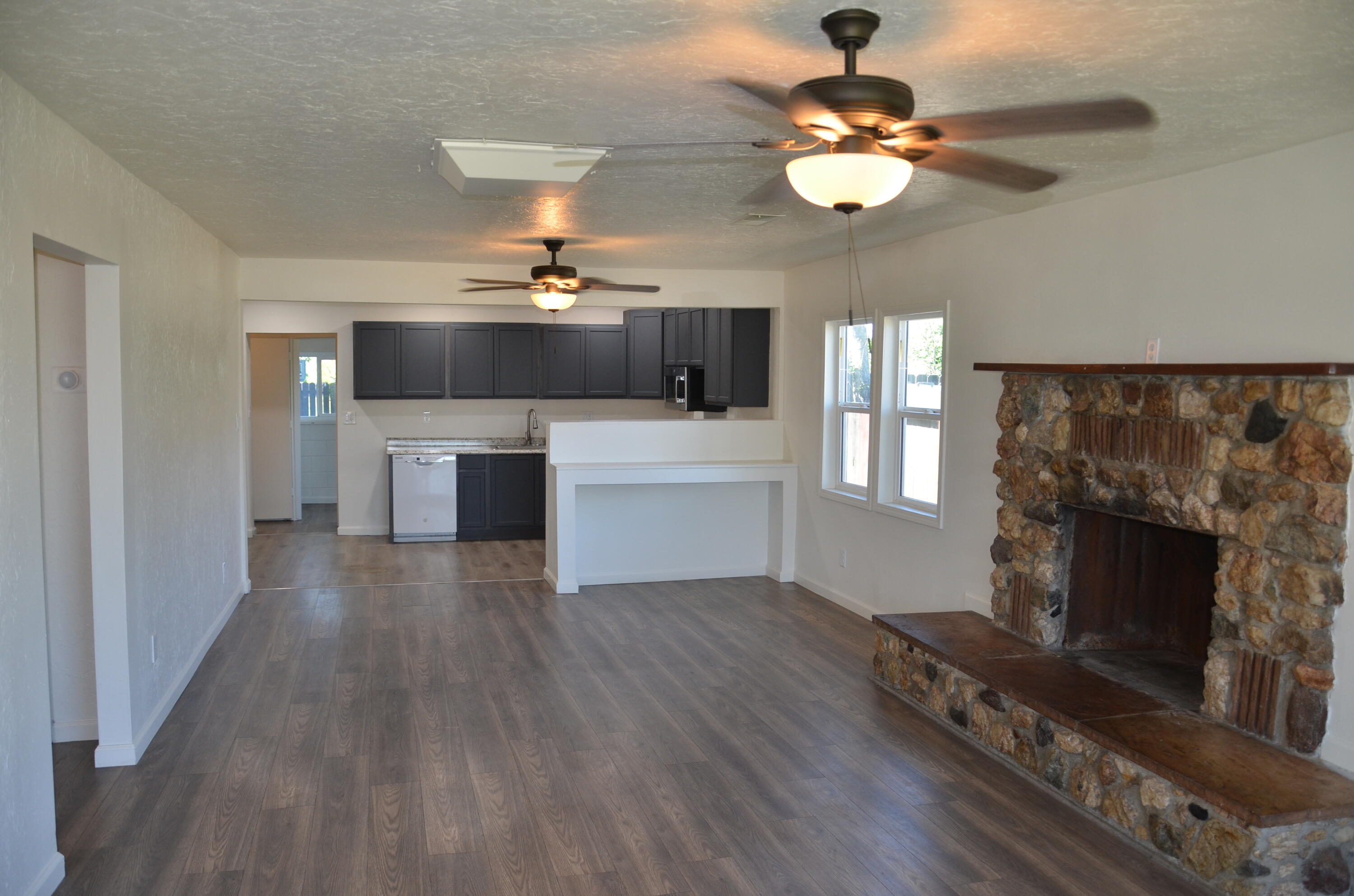 237 Smith Ave, Lemoore, CA 93245