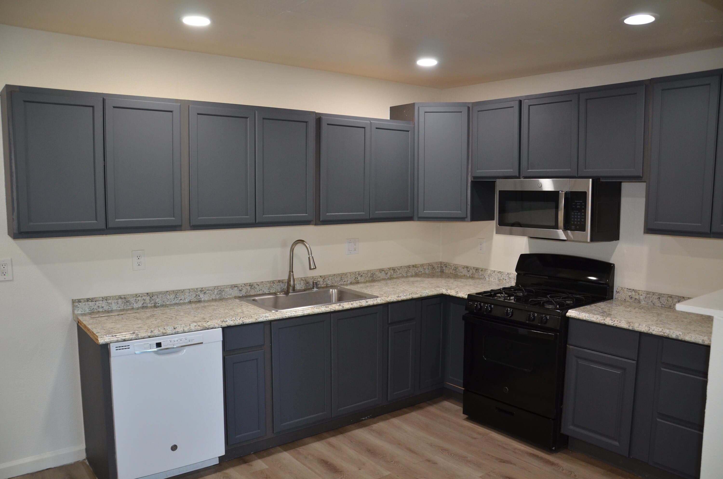 237 Smith Ave, Lemoore, CA 93245