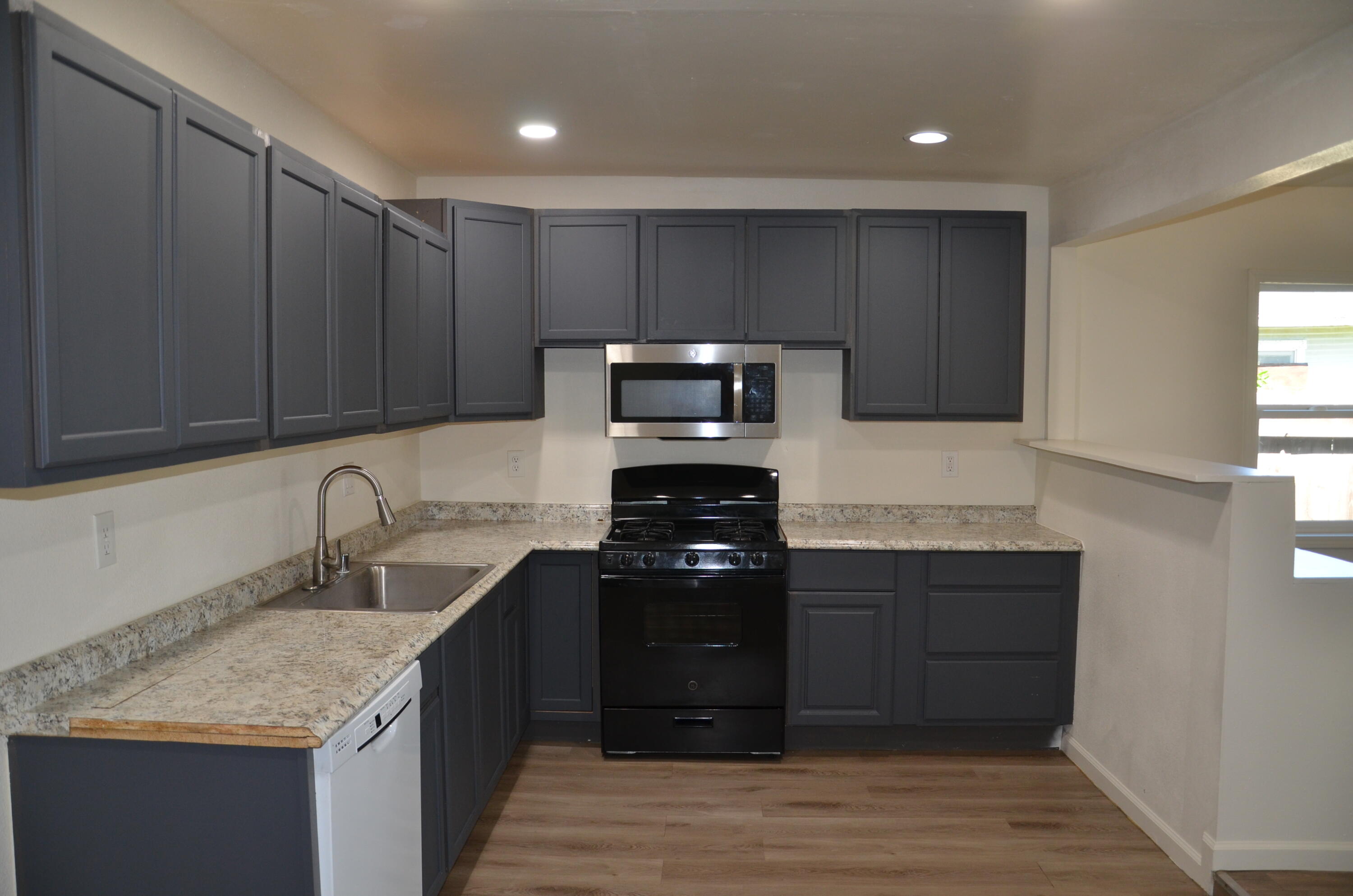 237 Smith Ave, Lemoore, CA 93245