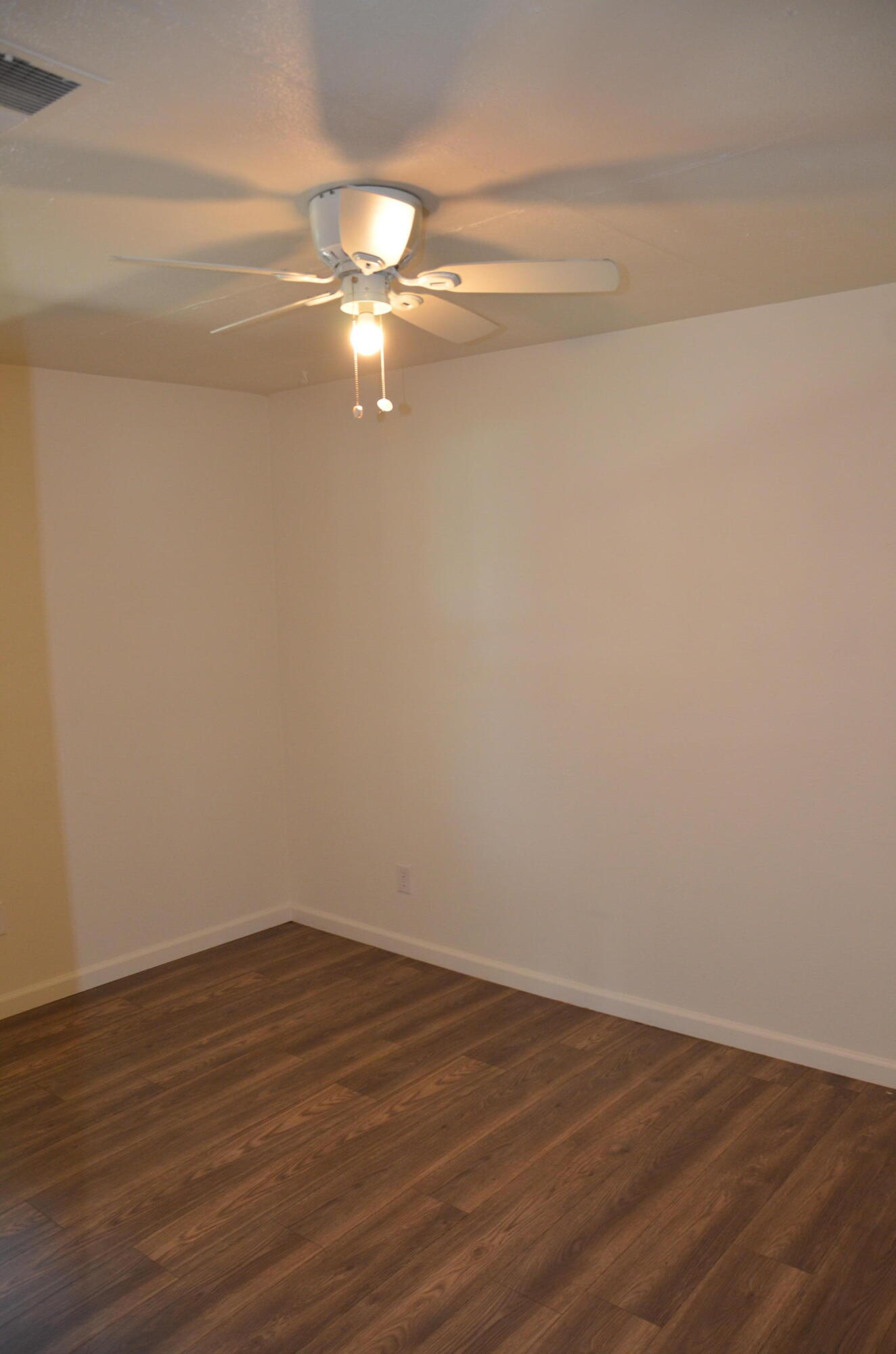 237 Smith Ave, Lemoore, CA 93245