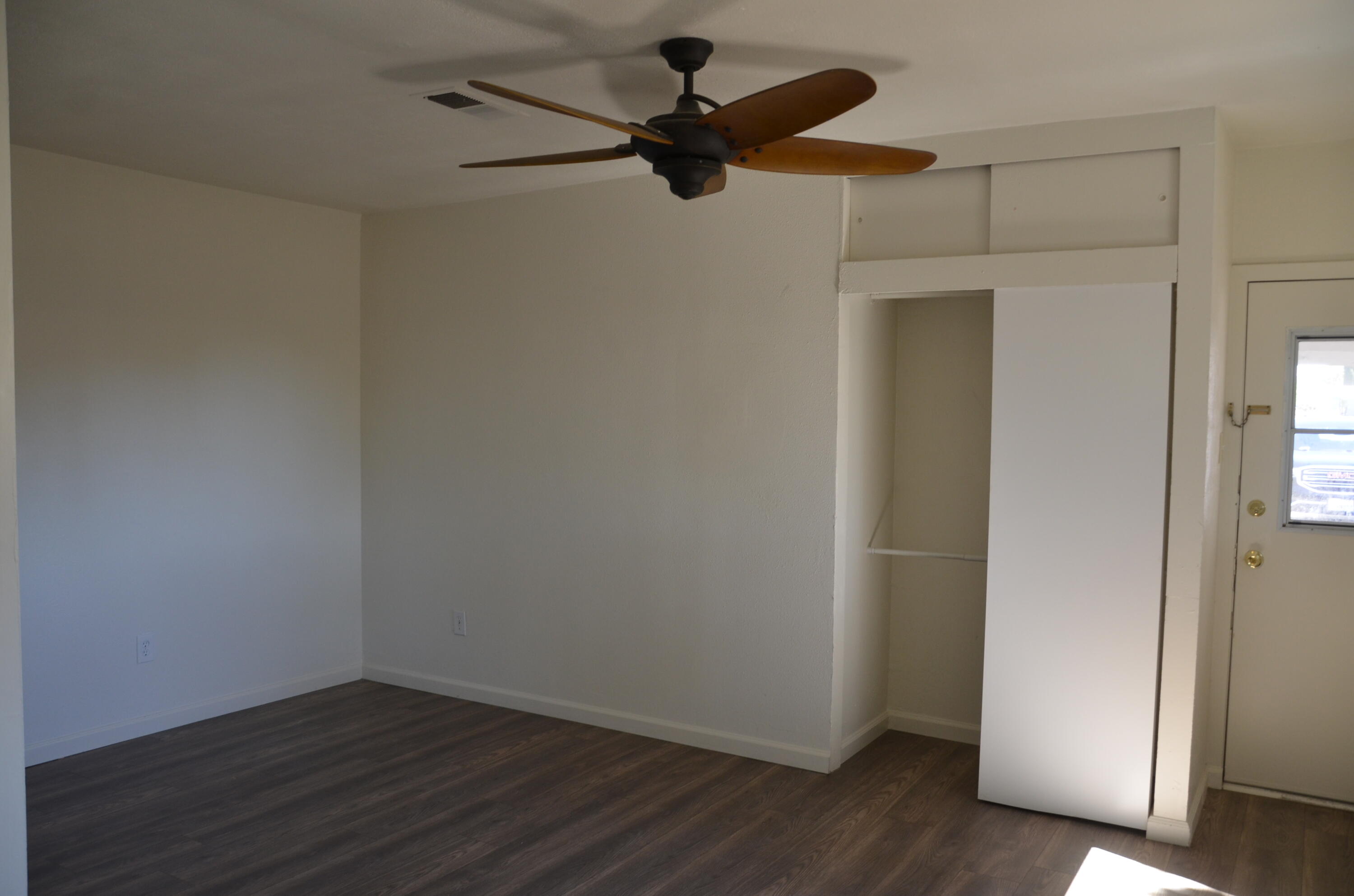 237 Smith Ave, Lemoore, CA 93245