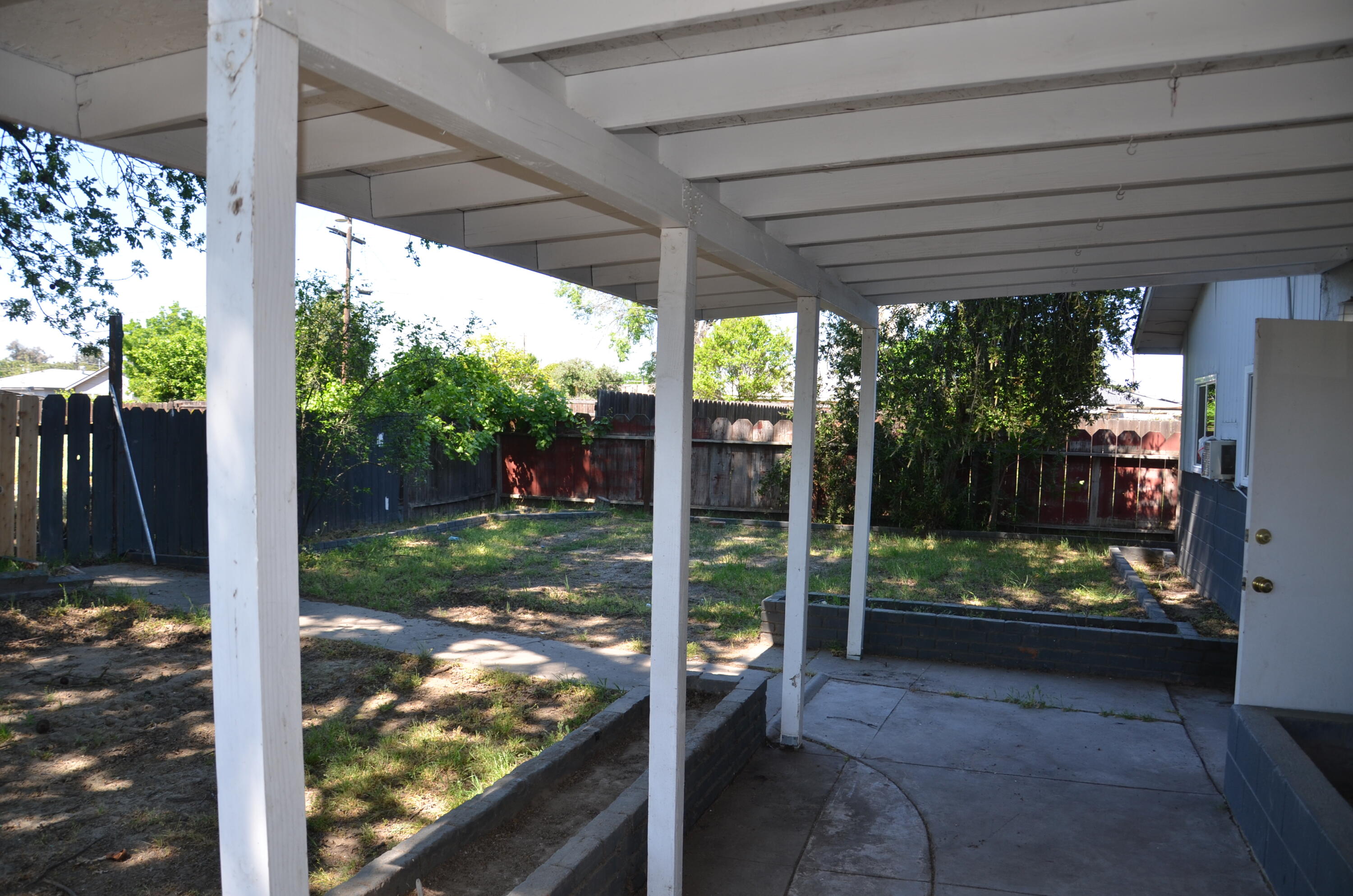 237 Smith Ave, Lemoore, CA 93245