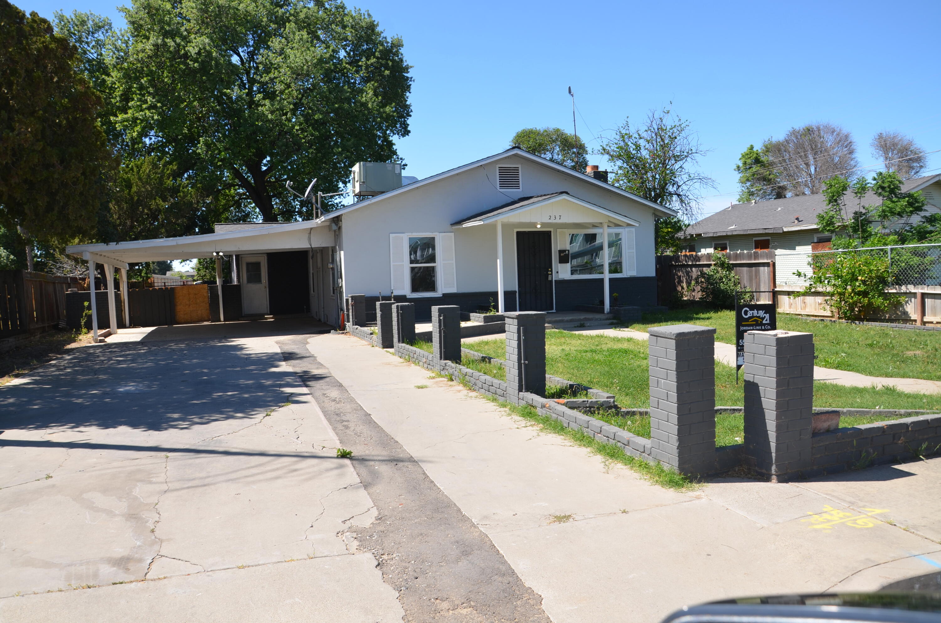 237 Smith Ave, Lemoore, CA 93245