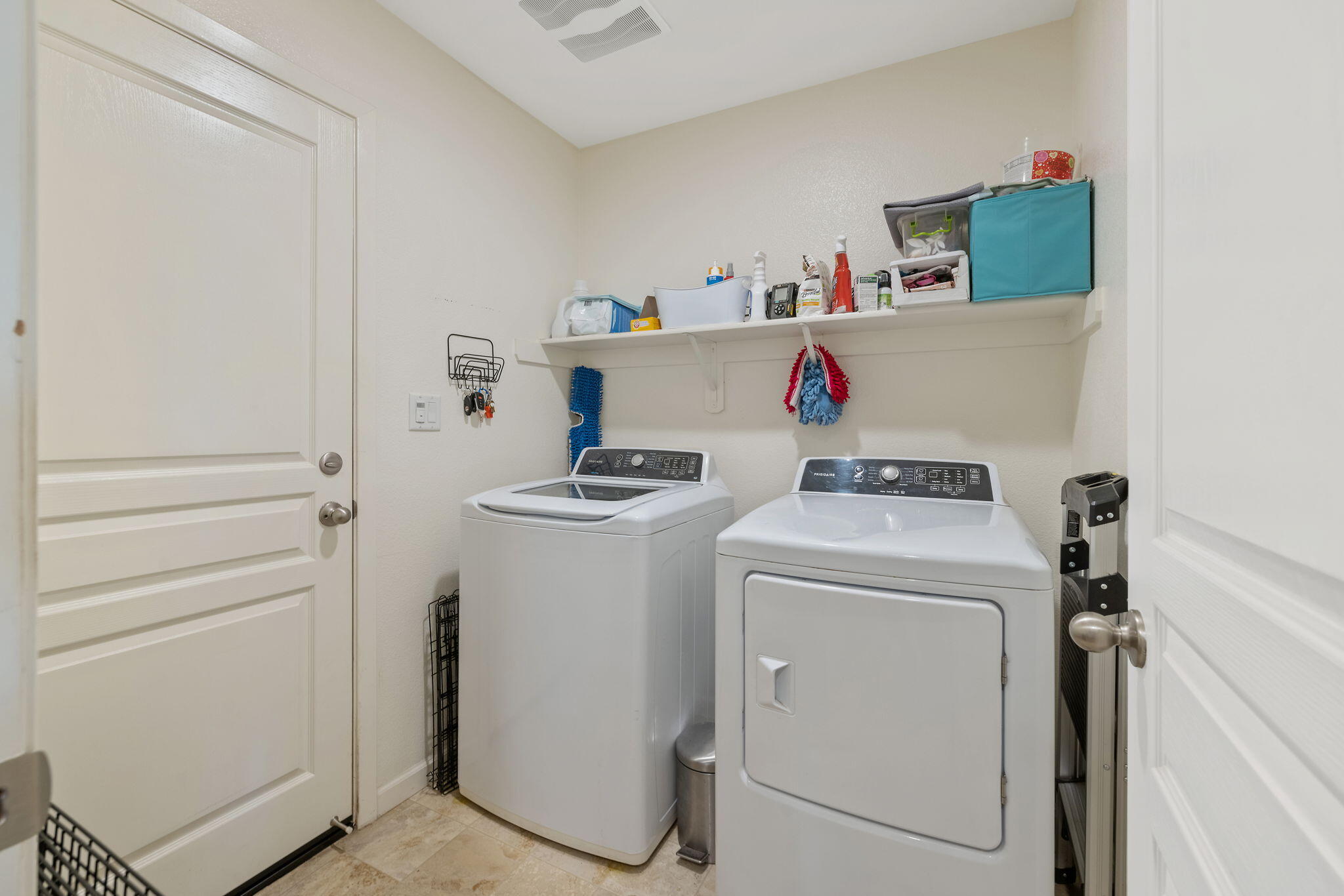 1646 N Arroyo Ct, Visalia, CA 93292