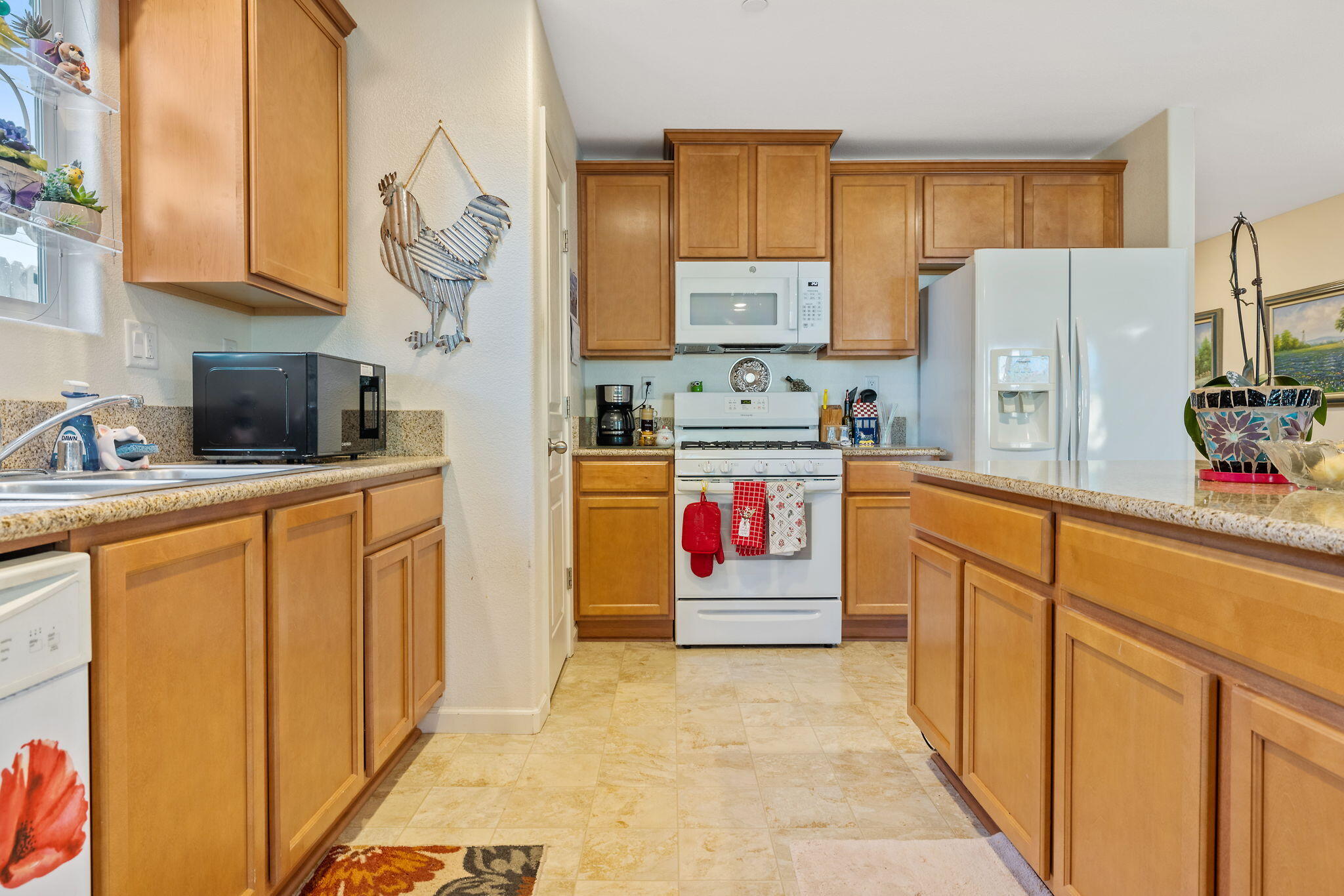 1646 N Arroyo Ct, Visalia, CA 93292