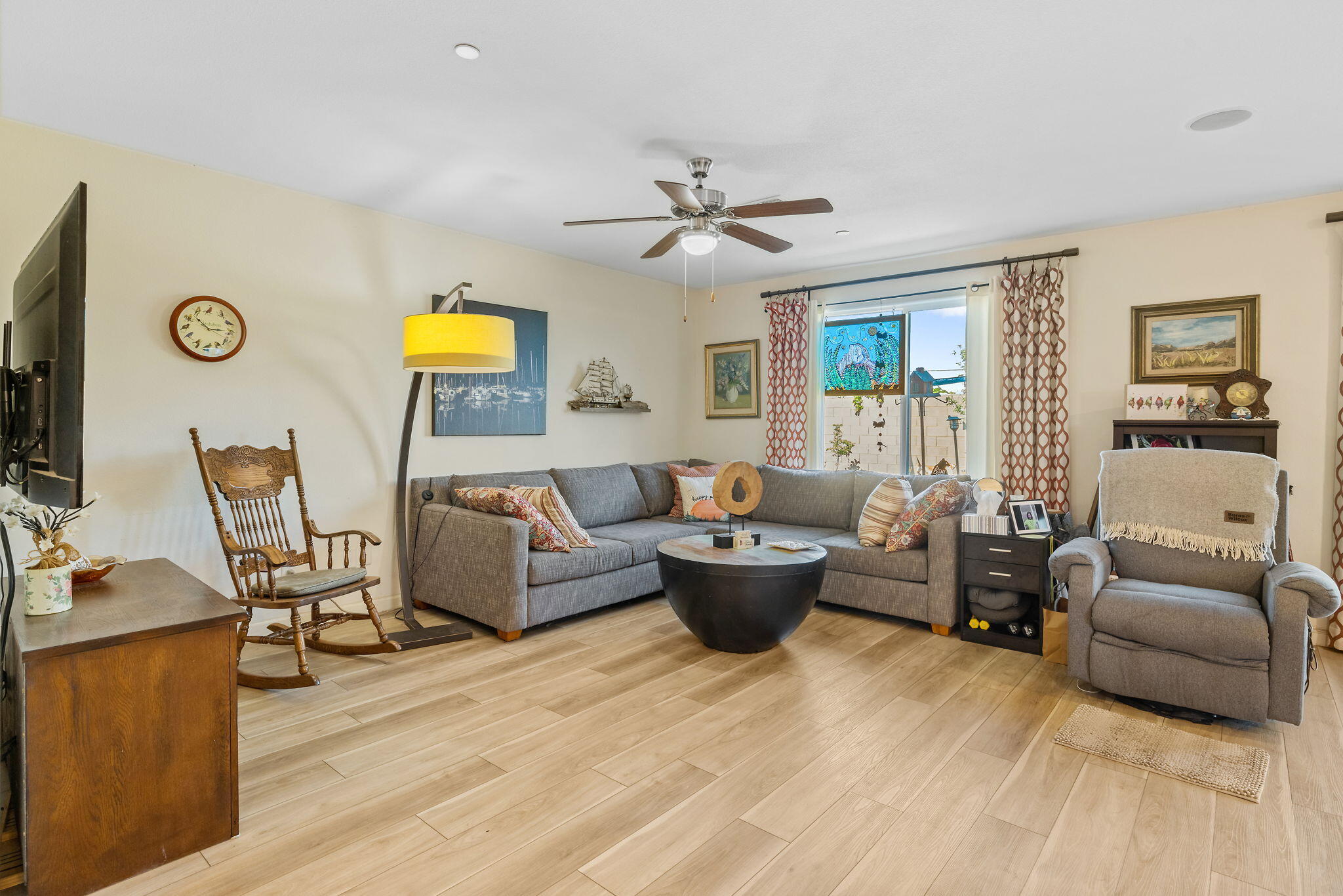 1646 N Arroyo Ct, Visalia, CA 93292