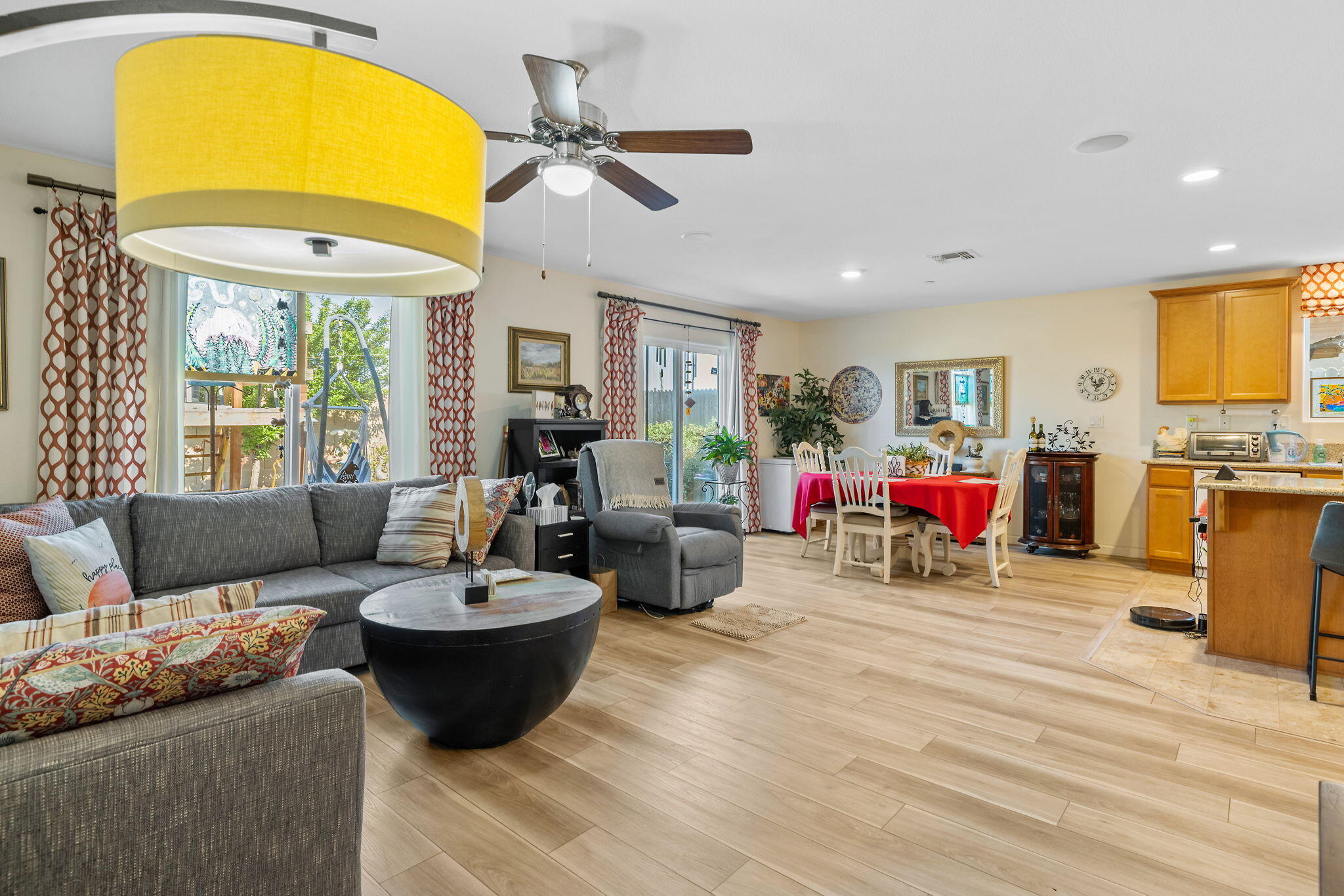 1646 N Arroyo Ct, Visalia, CA 93292