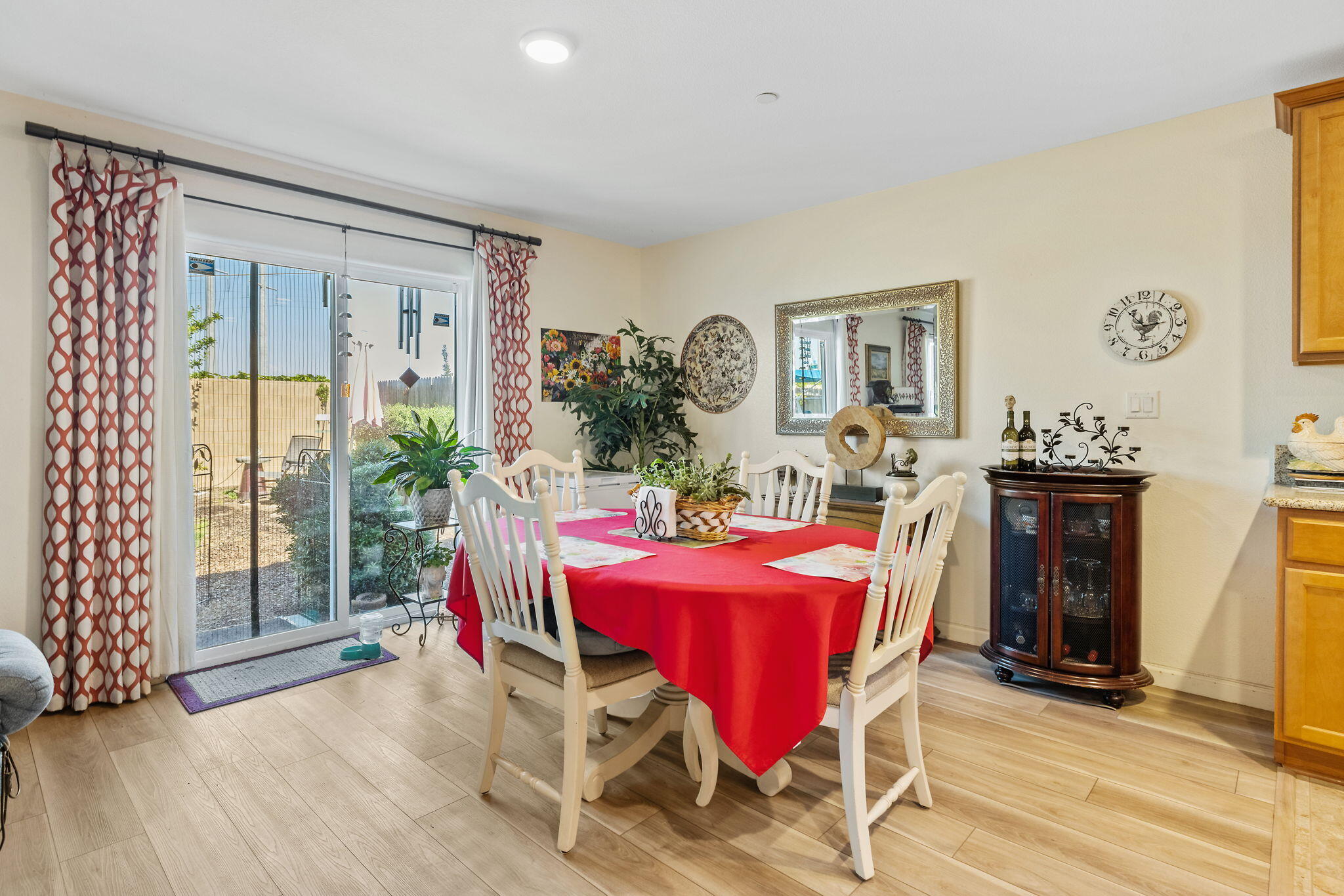 1646 N Arroyo Ct, Visalia, CA 93292