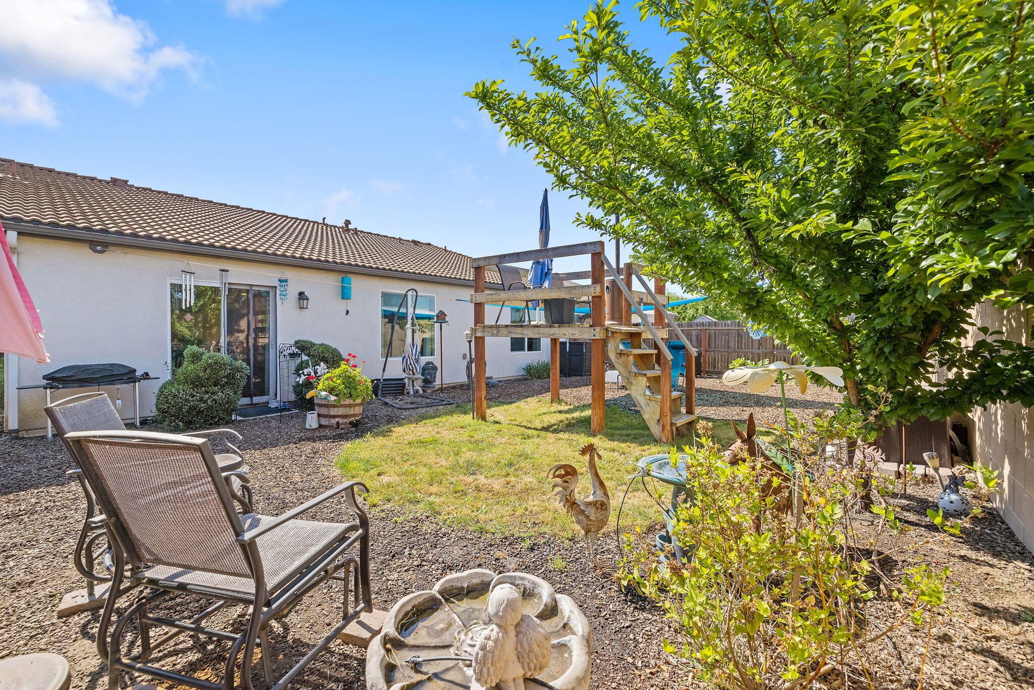 1646 N Arroyo Ct, Visalia, CA 93292