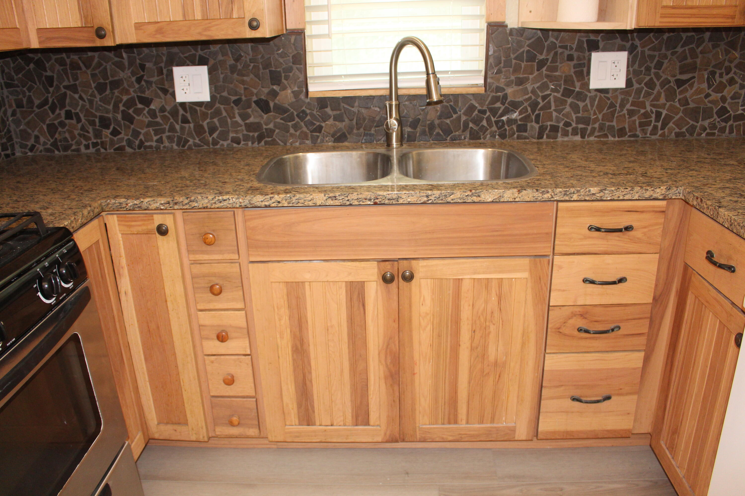 307 N Orange Ave, Exeter, CA 93221