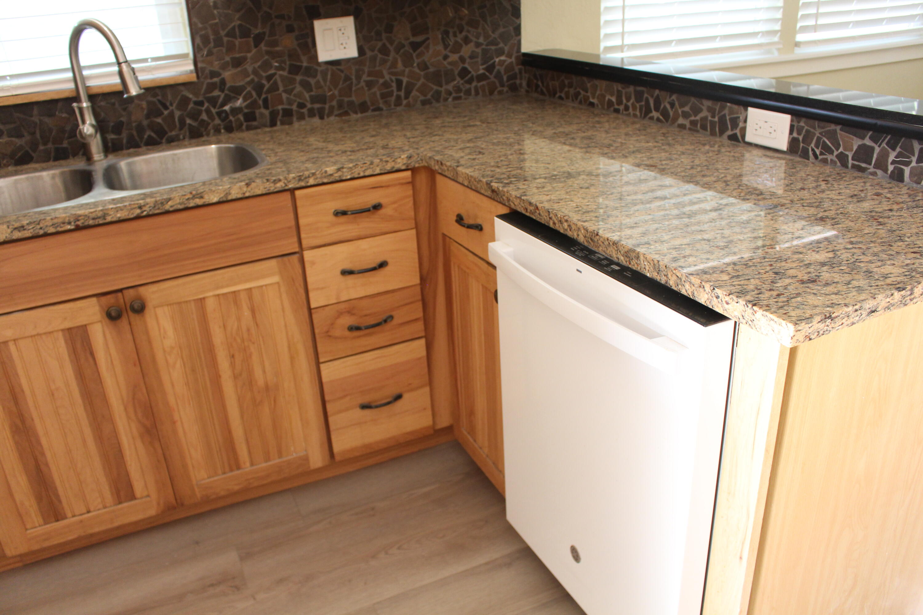 307 N Orange Ave, Exeter, CA 93221