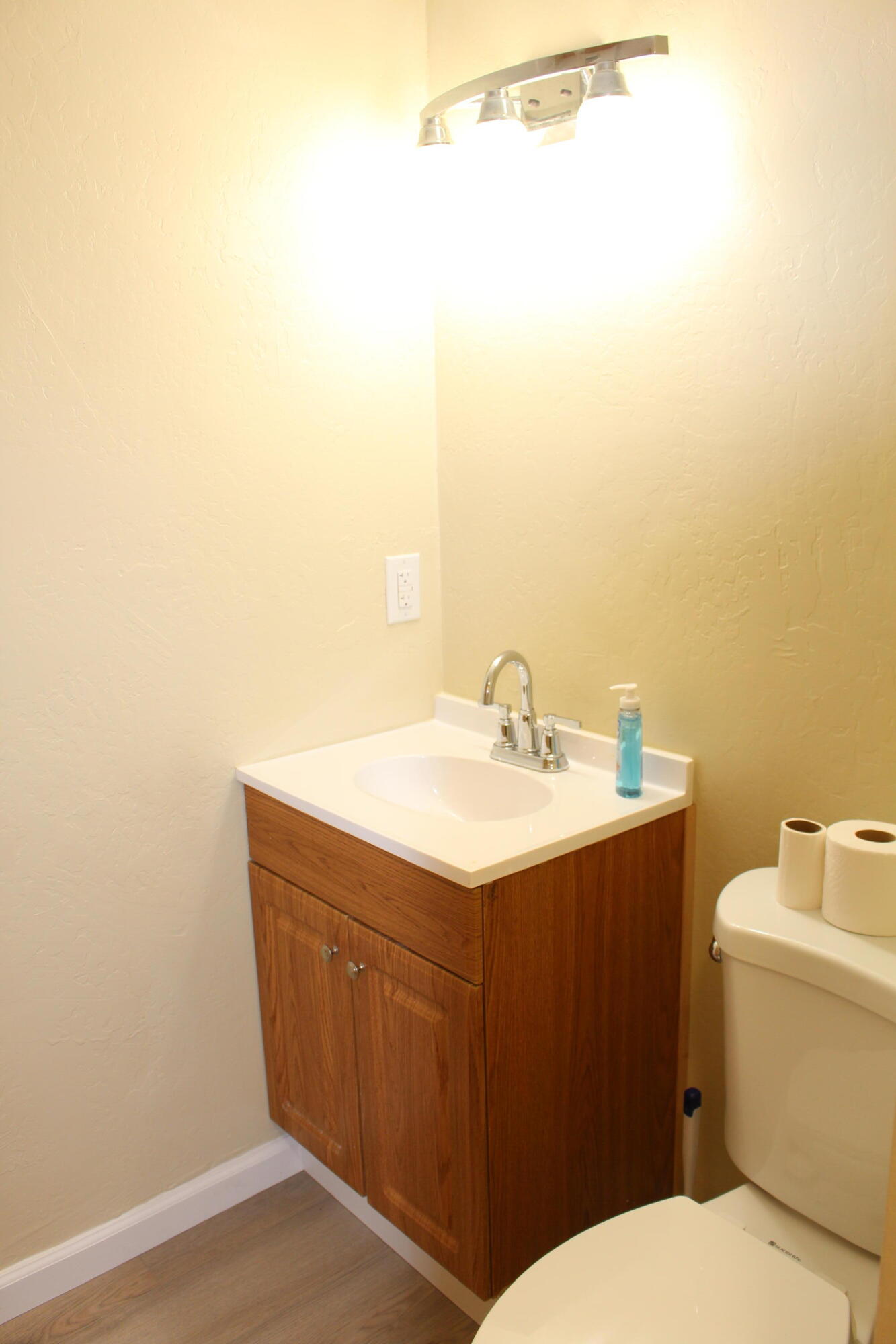 307 N Orange Ave, Exeter, CA 93221