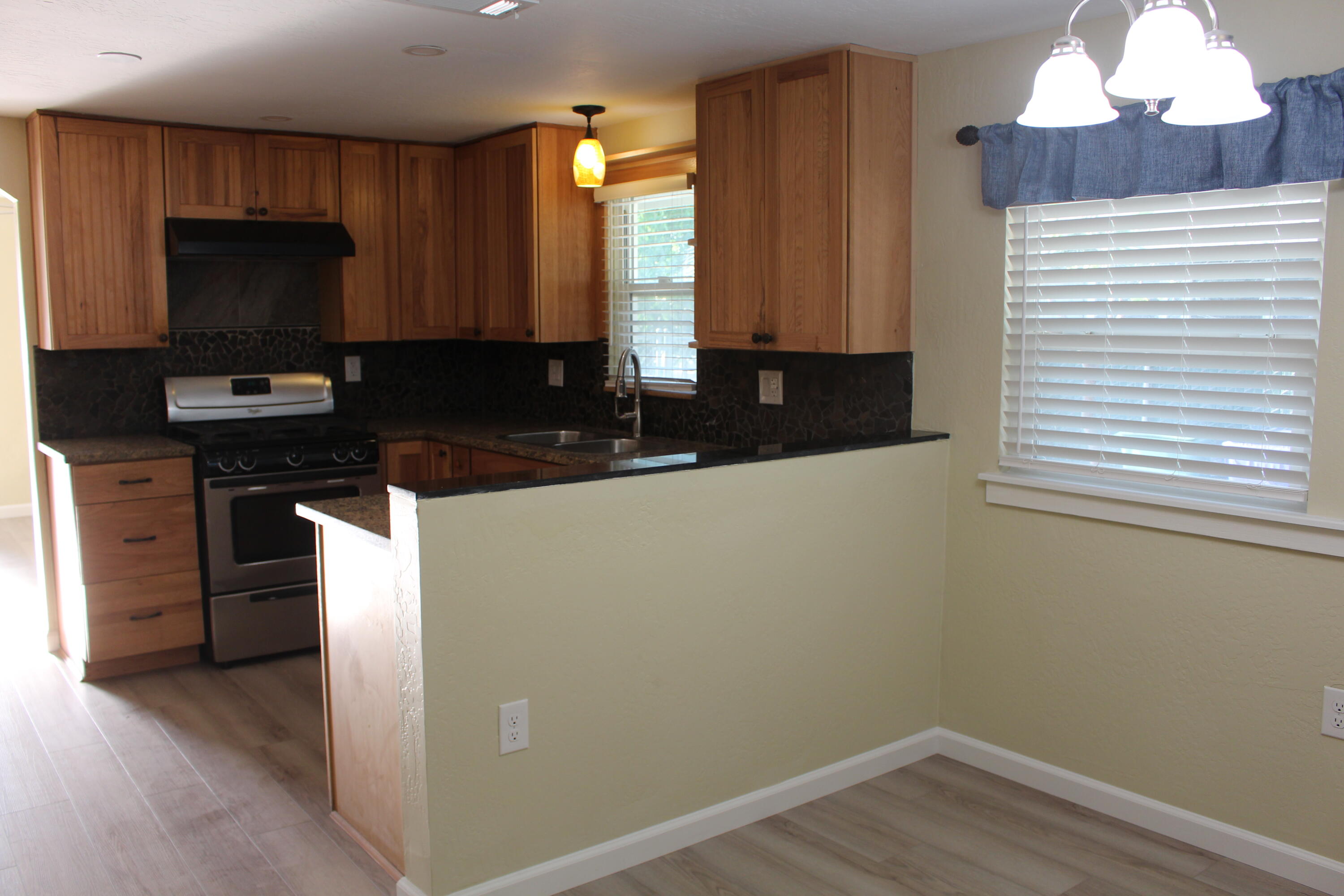 307 N Orange Ave, Exeter, CA 93221