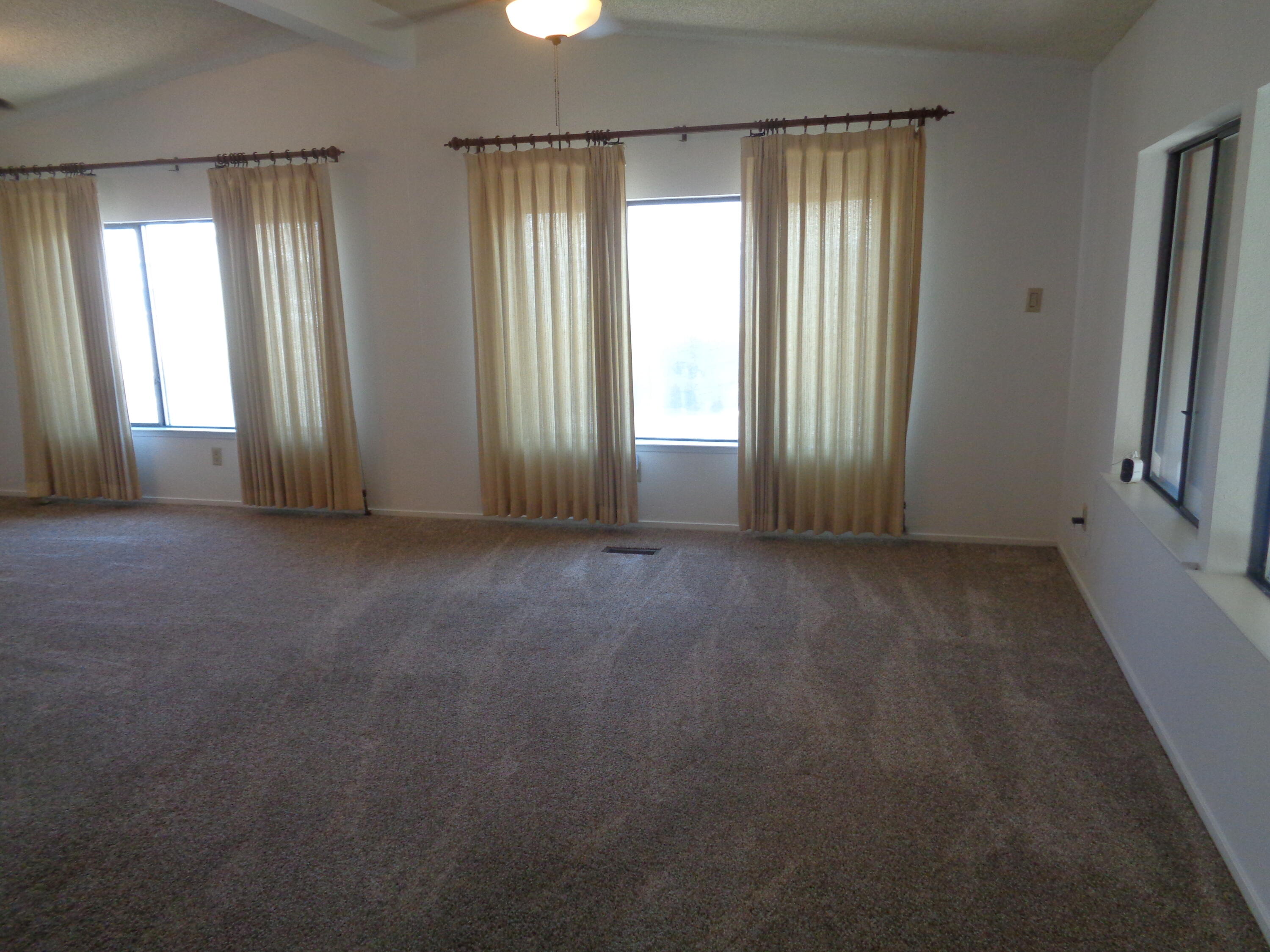 2459 N Oaks St #82, Tulare, CA 93274