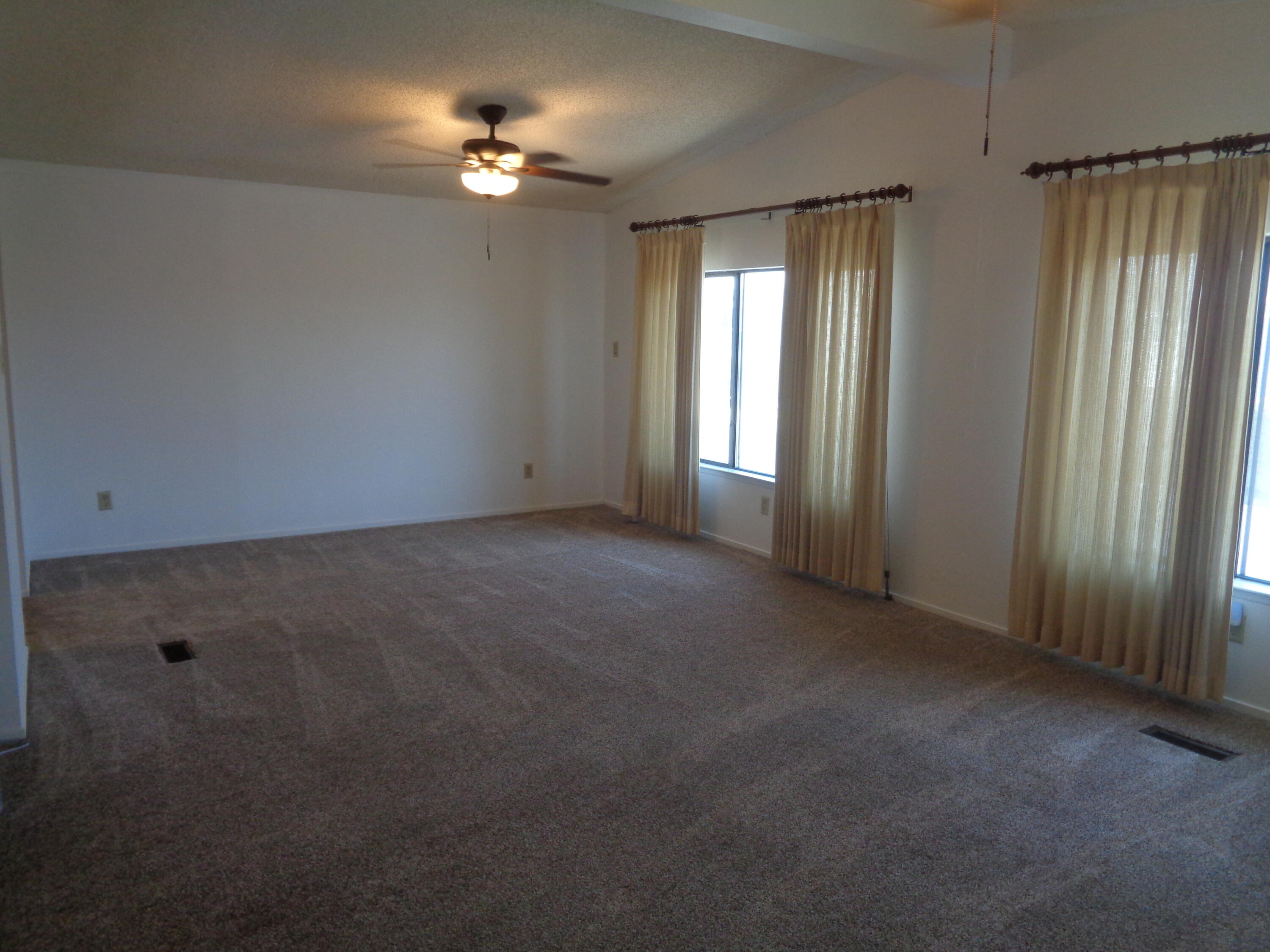 2459 N Oaks St #82, Tulare, CA 93274