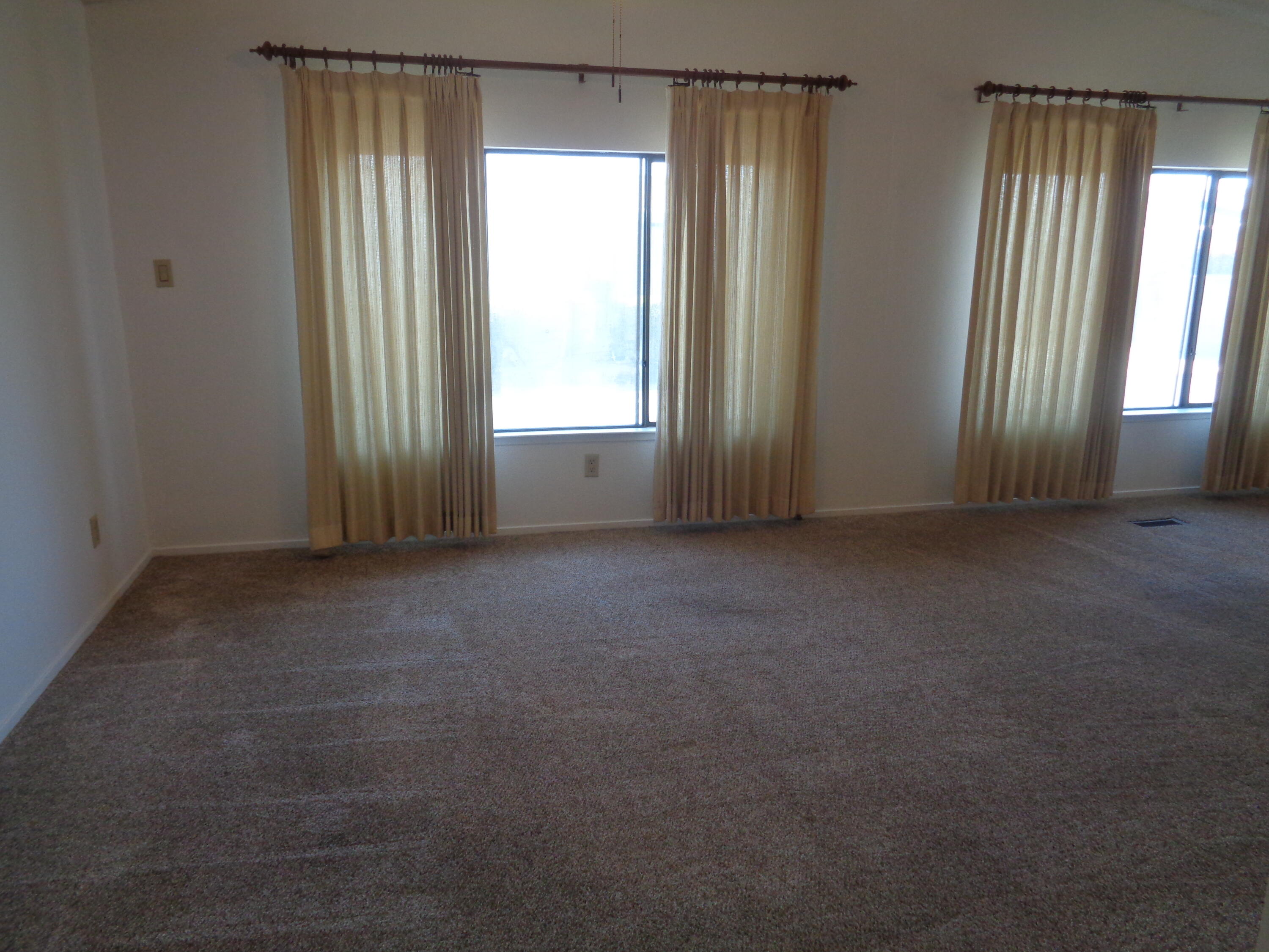 2459 N Oaks St #82, Tulare, CA 93274