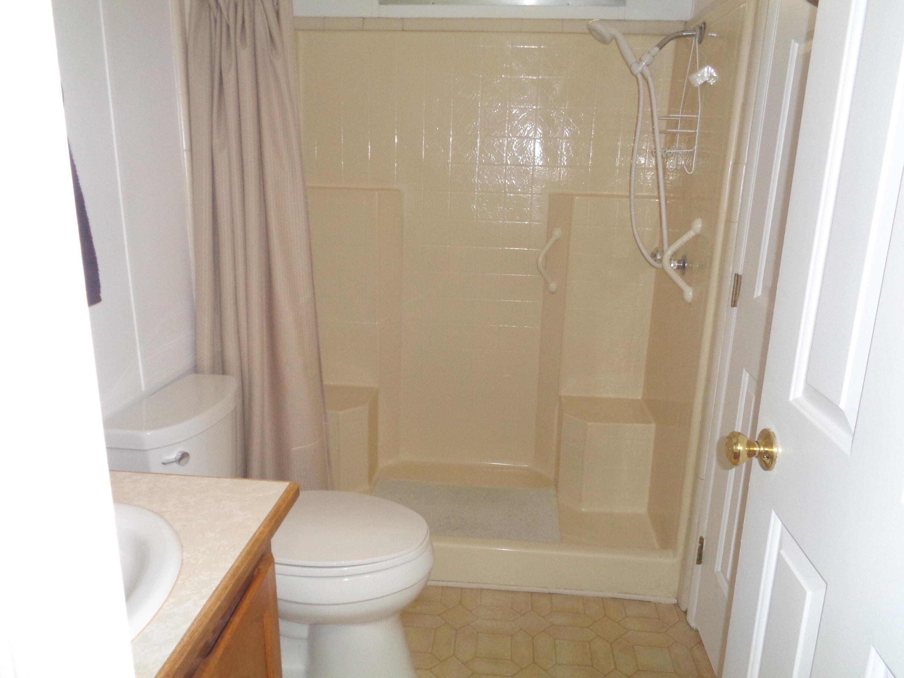 2459 N Oaks St #82, Tulare, CA 93274