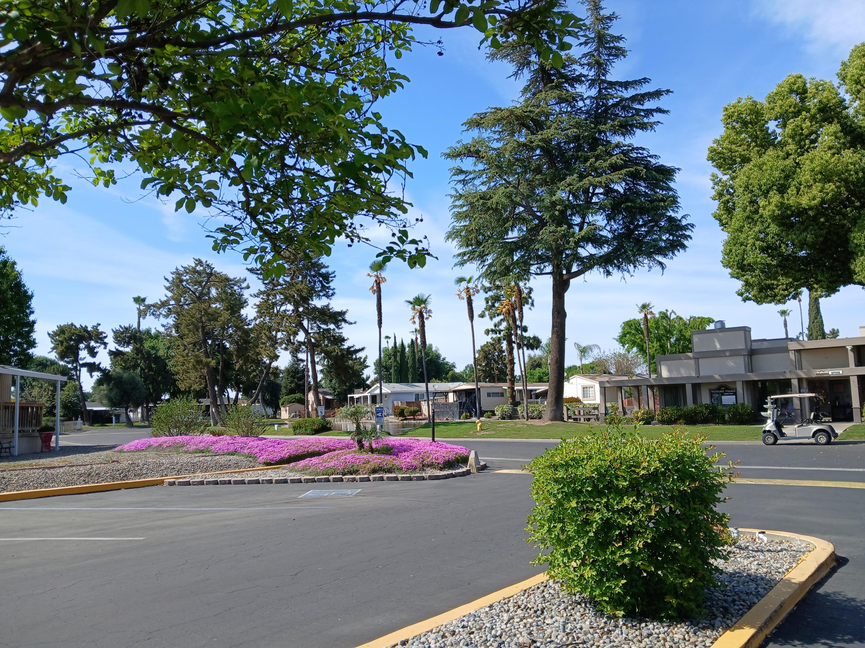 2400 W Midvalley Ave #Q1, Visalia, CA 93277