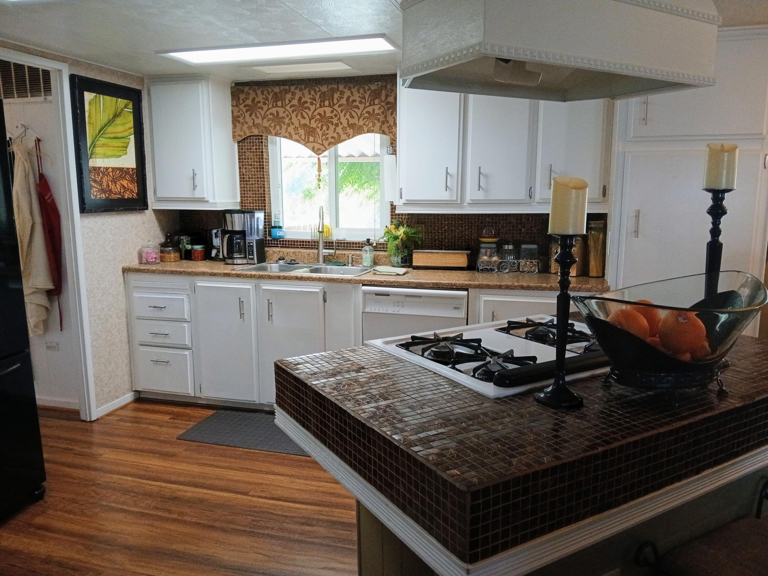 2400 W Midvalley Ave #Q1, Visalia, CA 93277