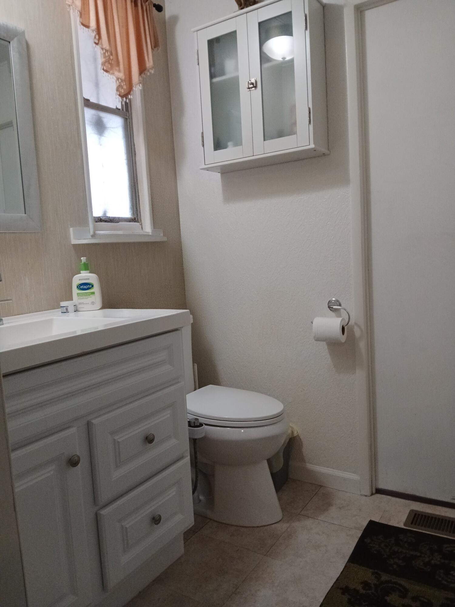 2400 W Midvalley Ave #Q1, Visalia, CA 93277