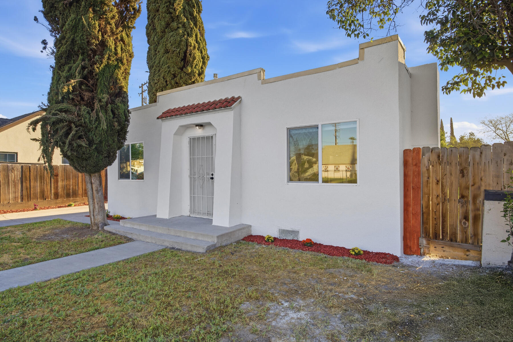 220 S O St, Tulare, CA 93274