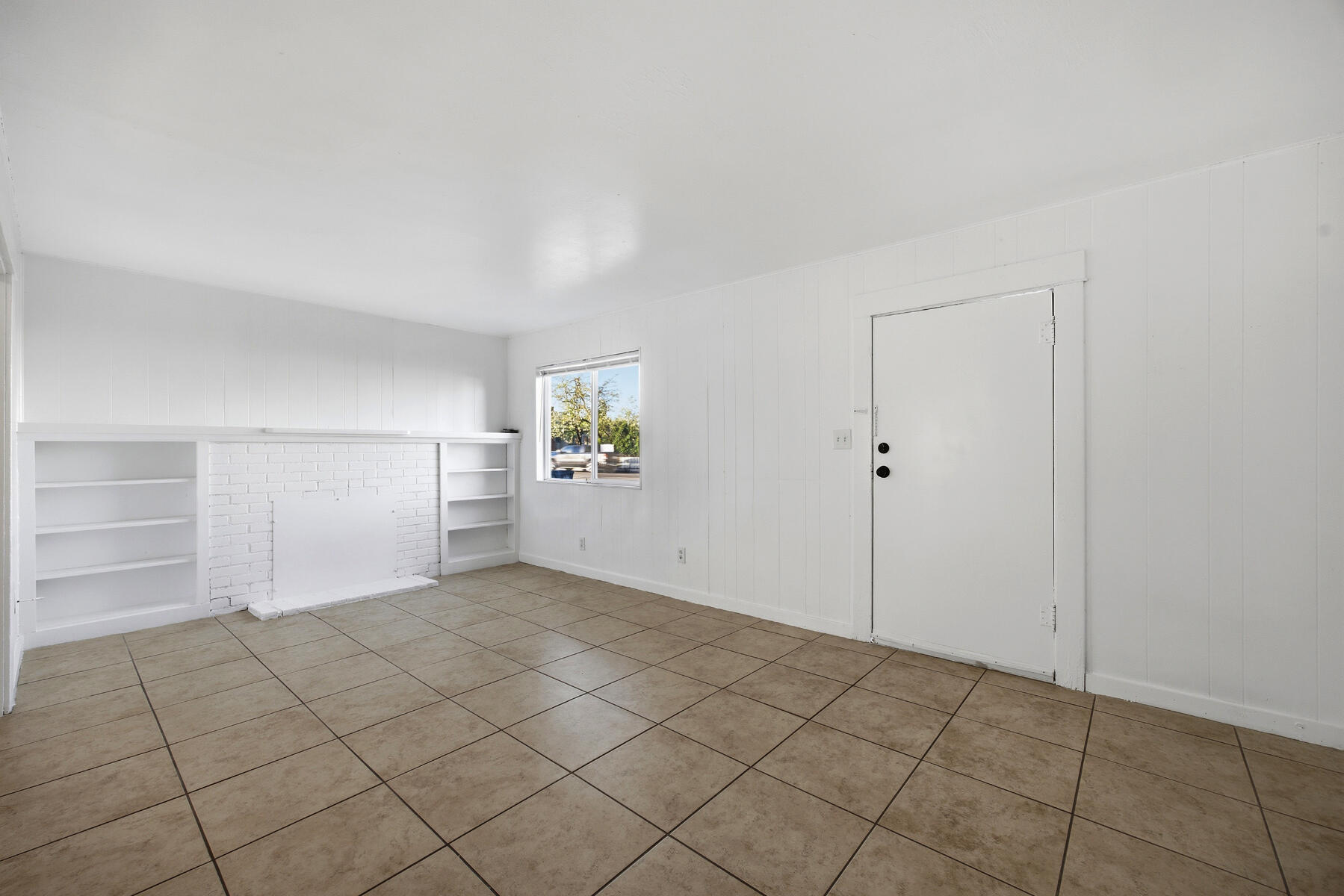 220 S O St, Tulare, CA 93274