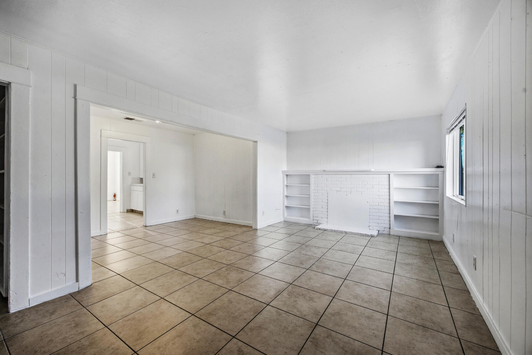 220 S O St, Tulare, CA 93274