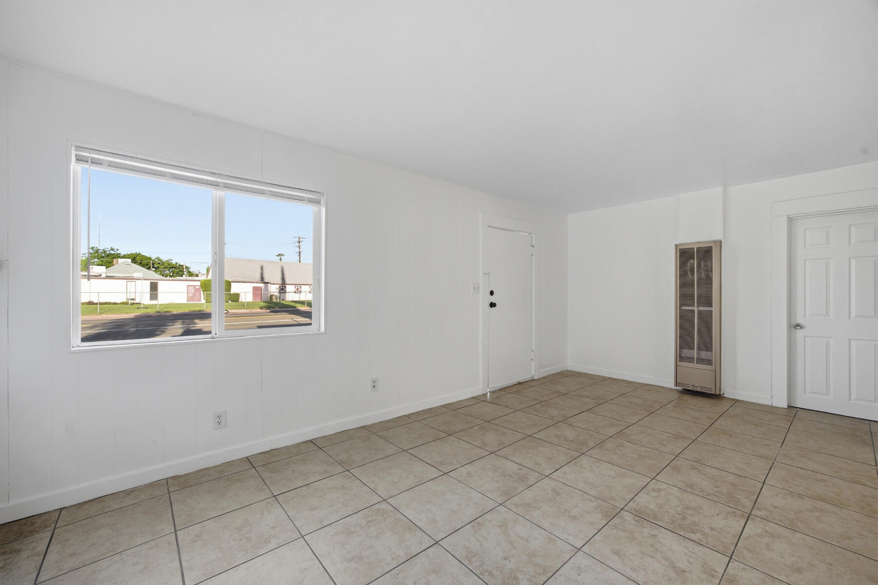 220 S O St, Tulare, CA 93274