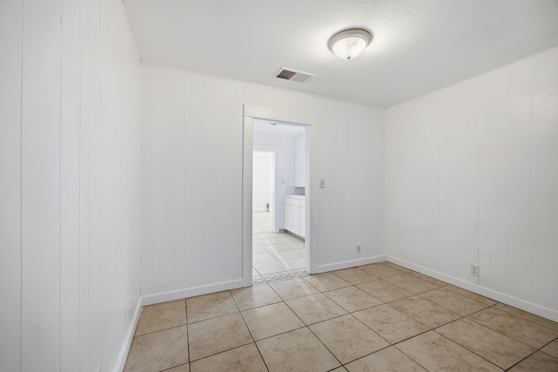 220 S O St, Tulare, CA 93274