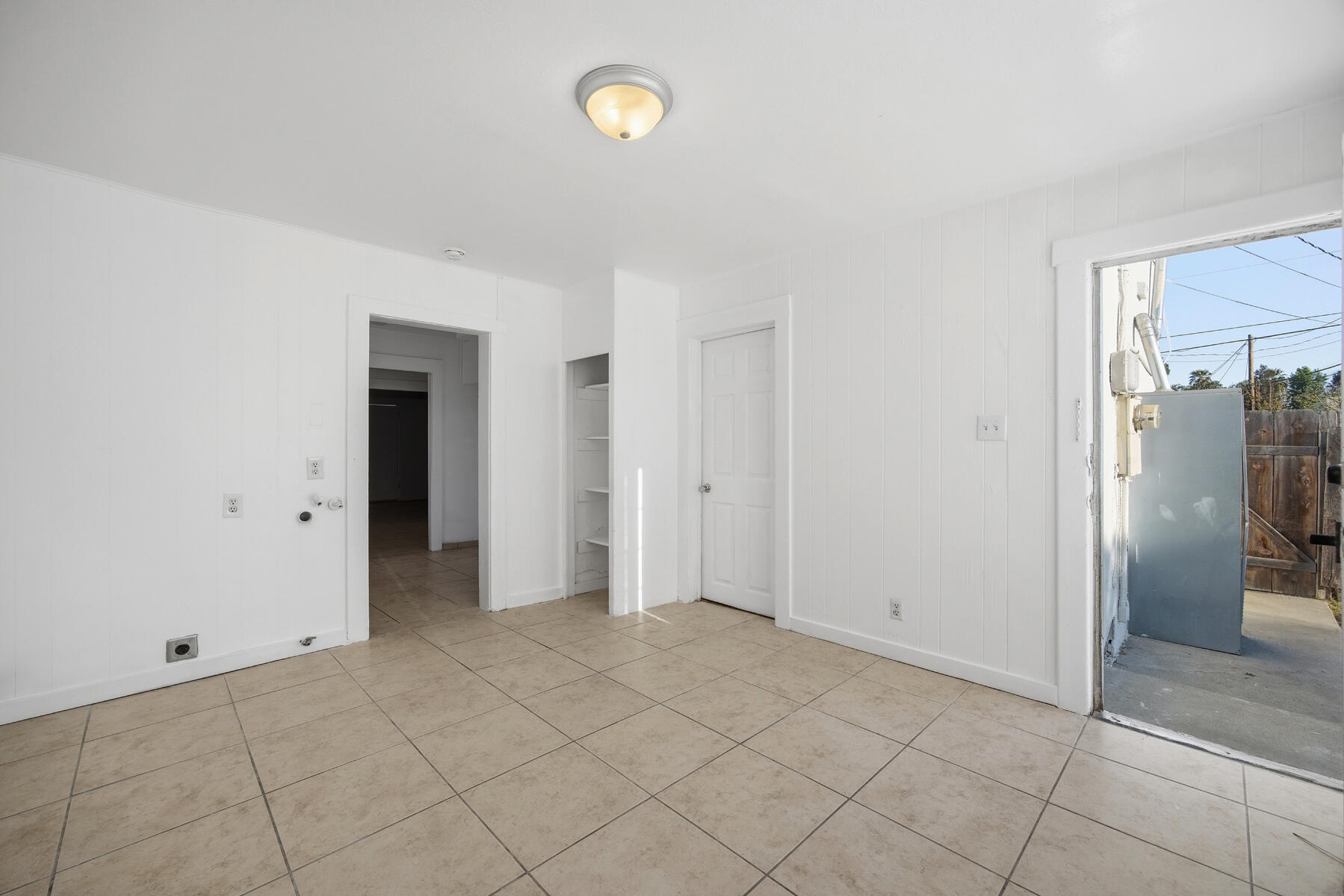 220 S O St, Tulare, CA 93274