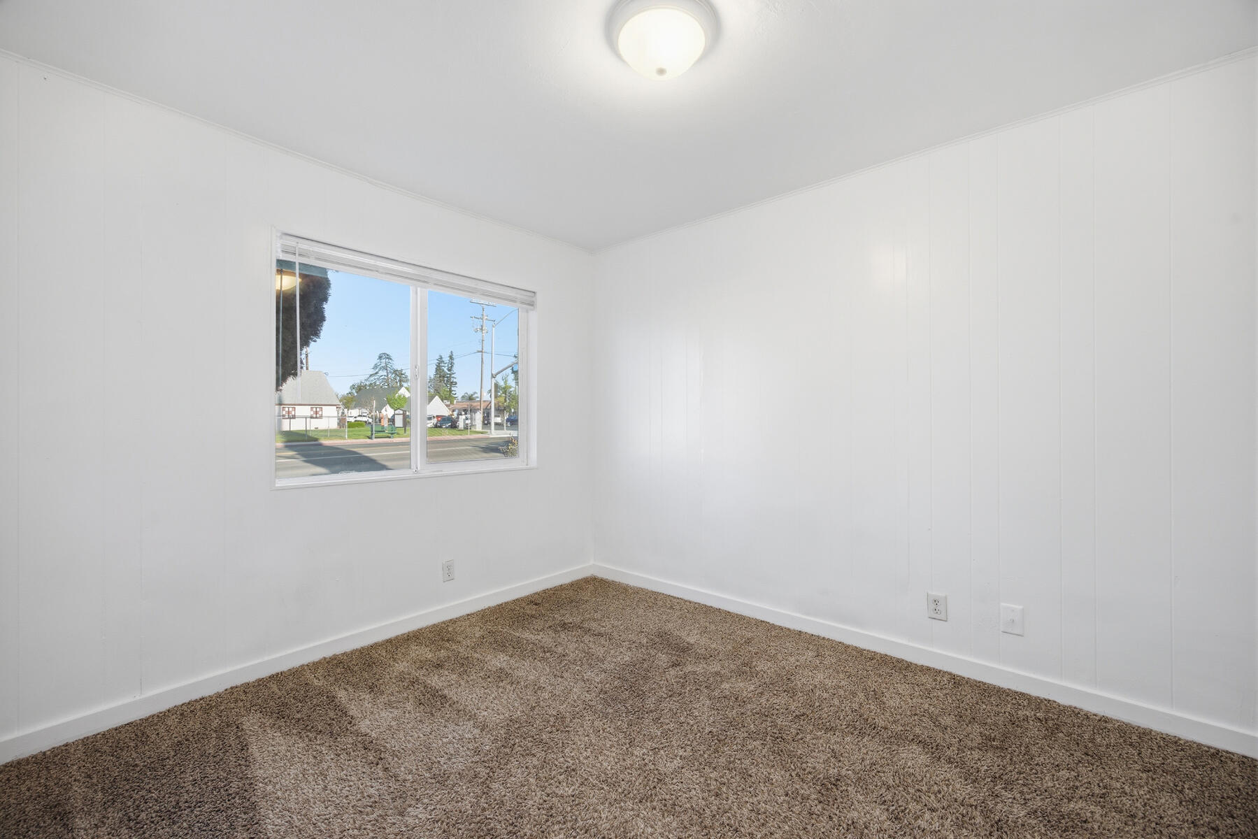 220 S O St, Tulare, CA 93274