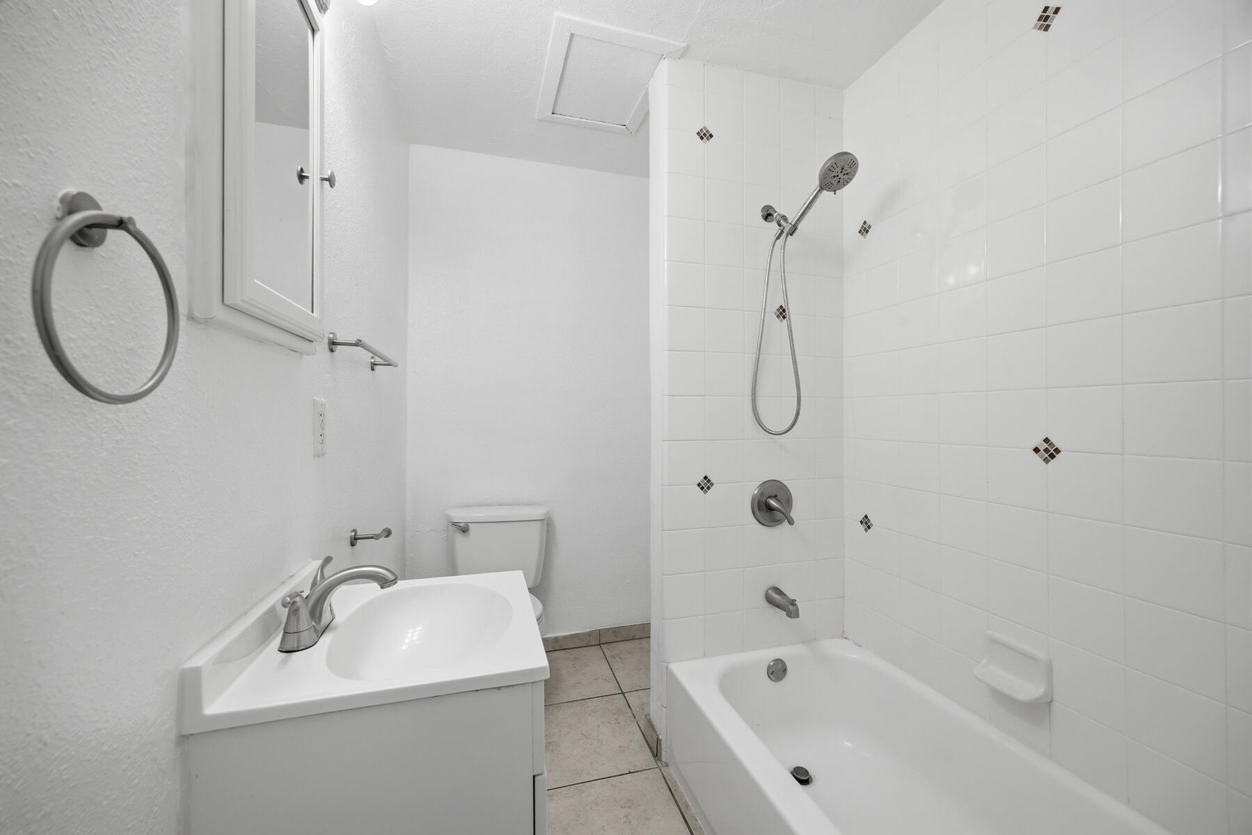 220 S O St, Tulare, CA 93274