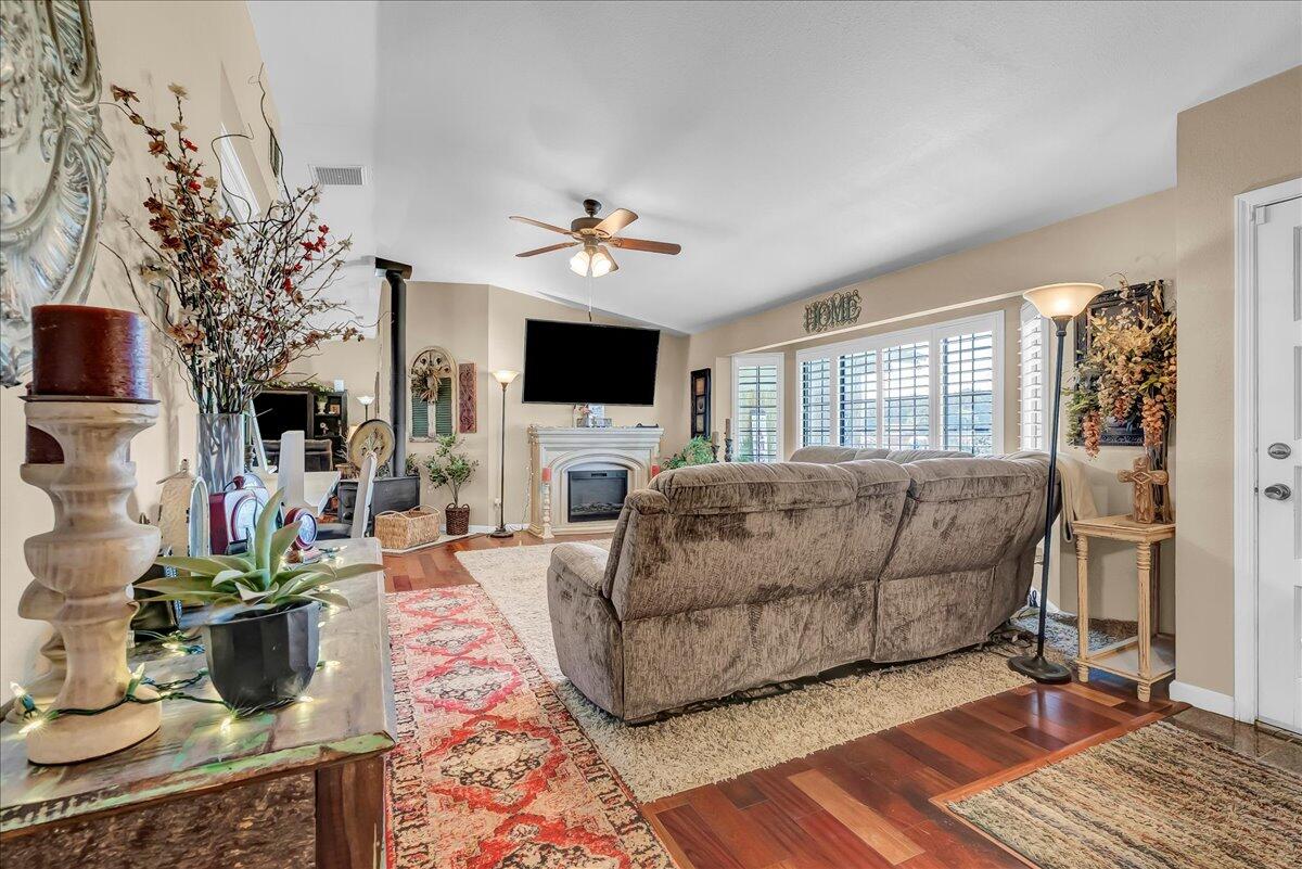 21544 Grangeville Blvd, Lemoore, CA 93245