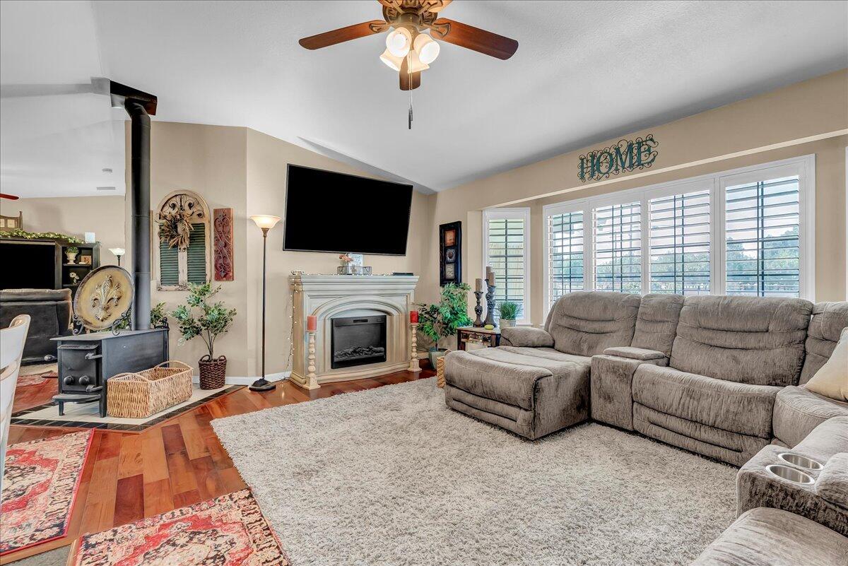 21544 Grangeville Blvd, Lemoore, CA 93245