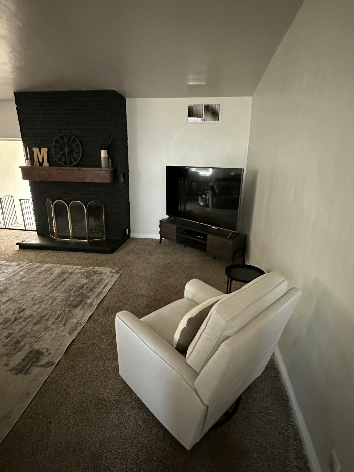 1127 W Walnut Ave, Visalia, CA 93277