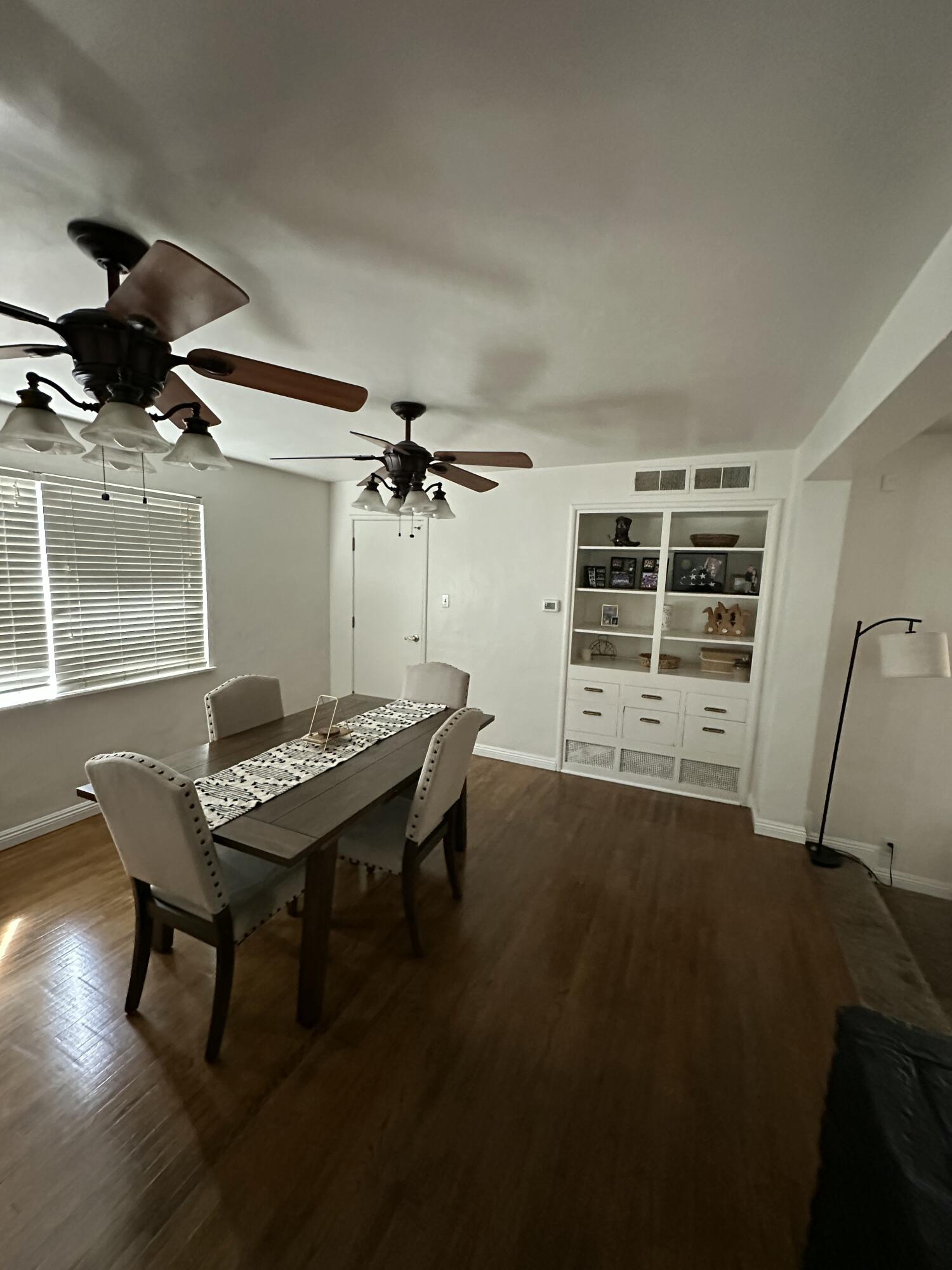 1127 W Walnut Ave, Visalia, CA 93277