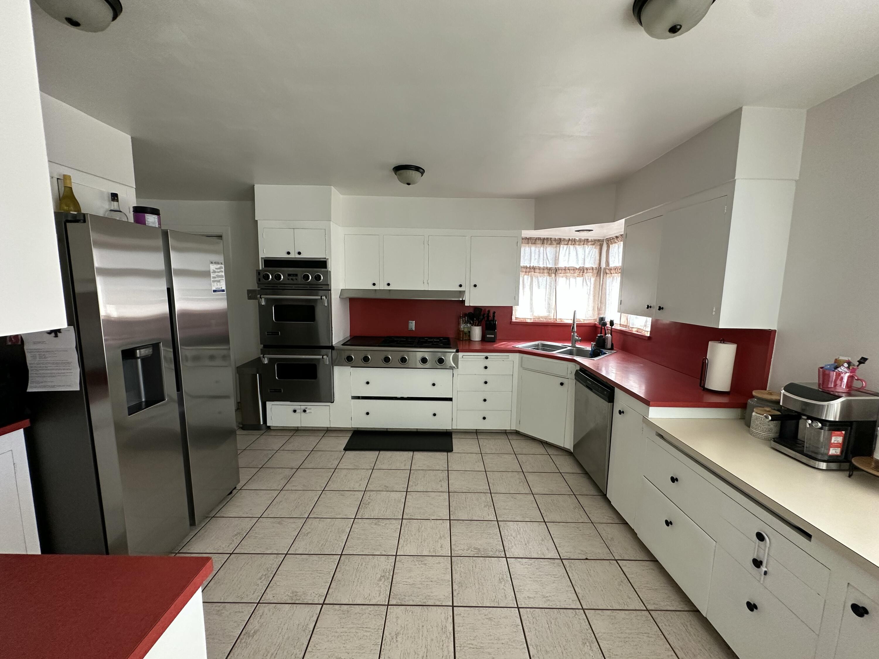 1127 W Walnut Ave, Visalia, CA 93277