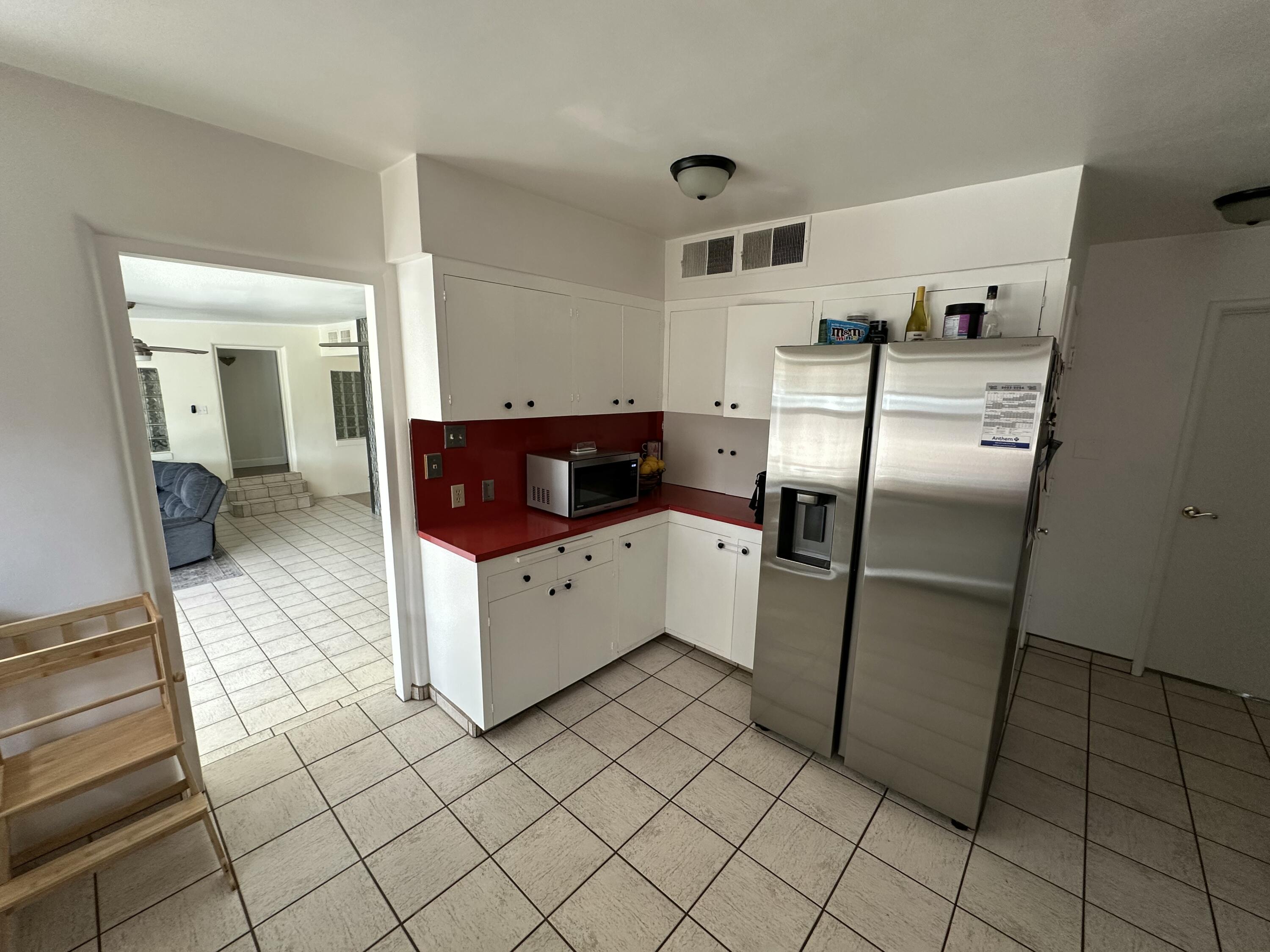 1127 W Walnut Ave, Visalia, CA 93277