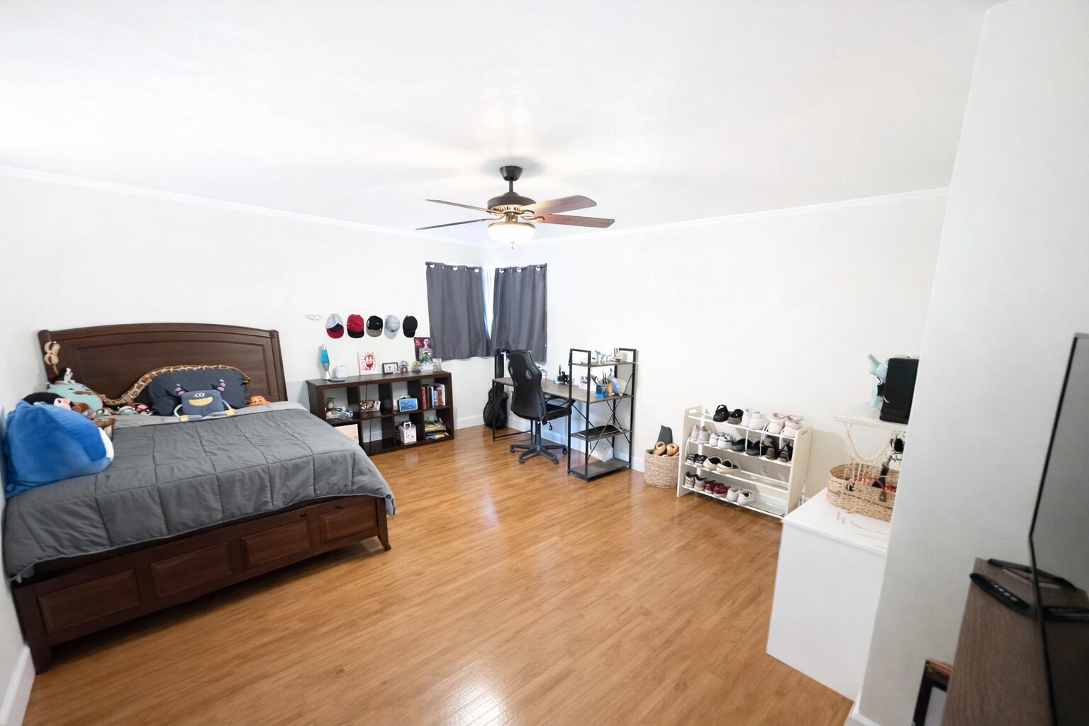 1127 W Walnut Ave, Visalia, CA 93277