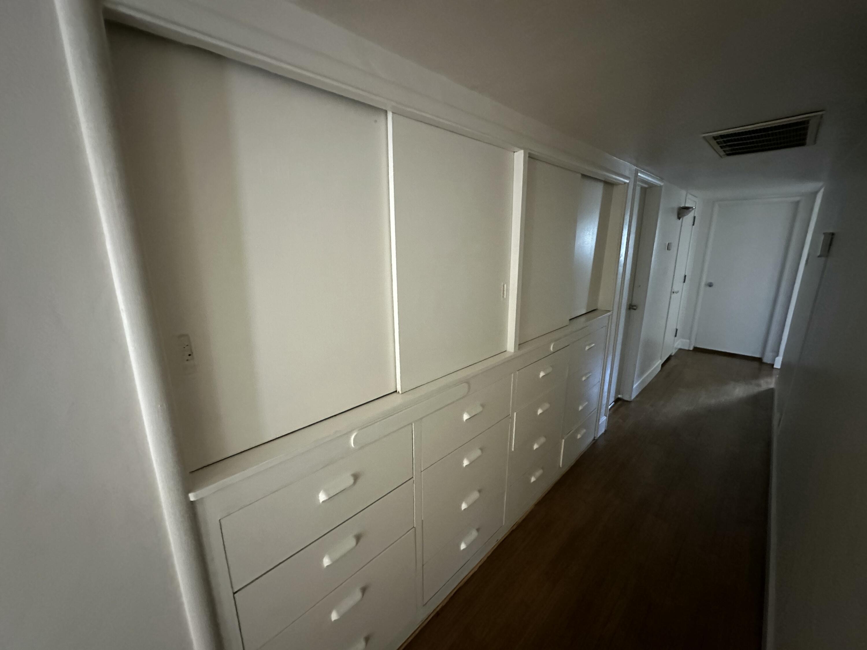 1127 W Walnut Ave, Visalia, CA 93277