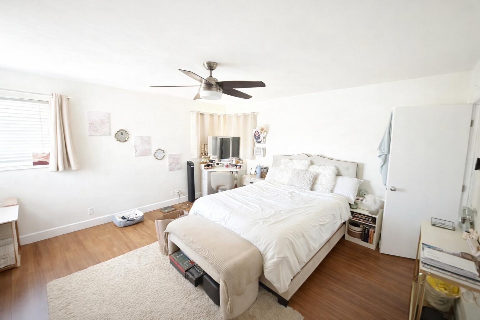 1127 W Walnut Ave, Visalia, CA 93277