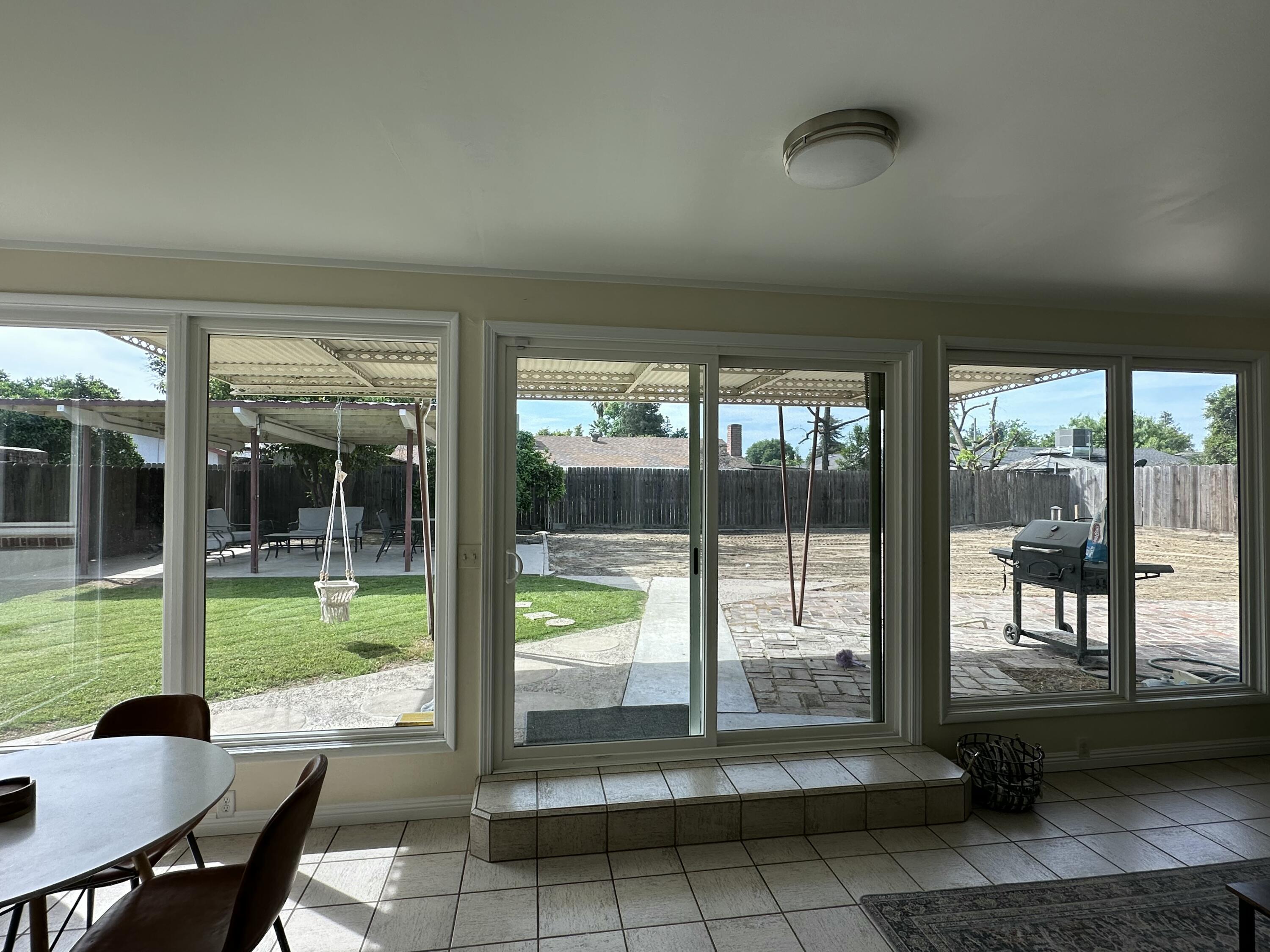 1127 W Walnut Ave, Visalia, CA 93277