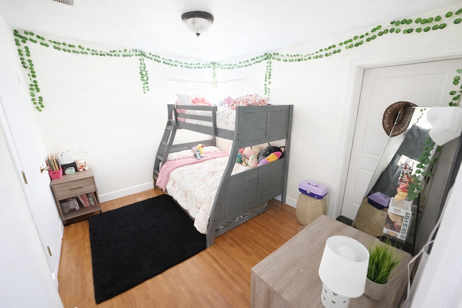 1127 W Walnut Ave, Visalia, CA 93277