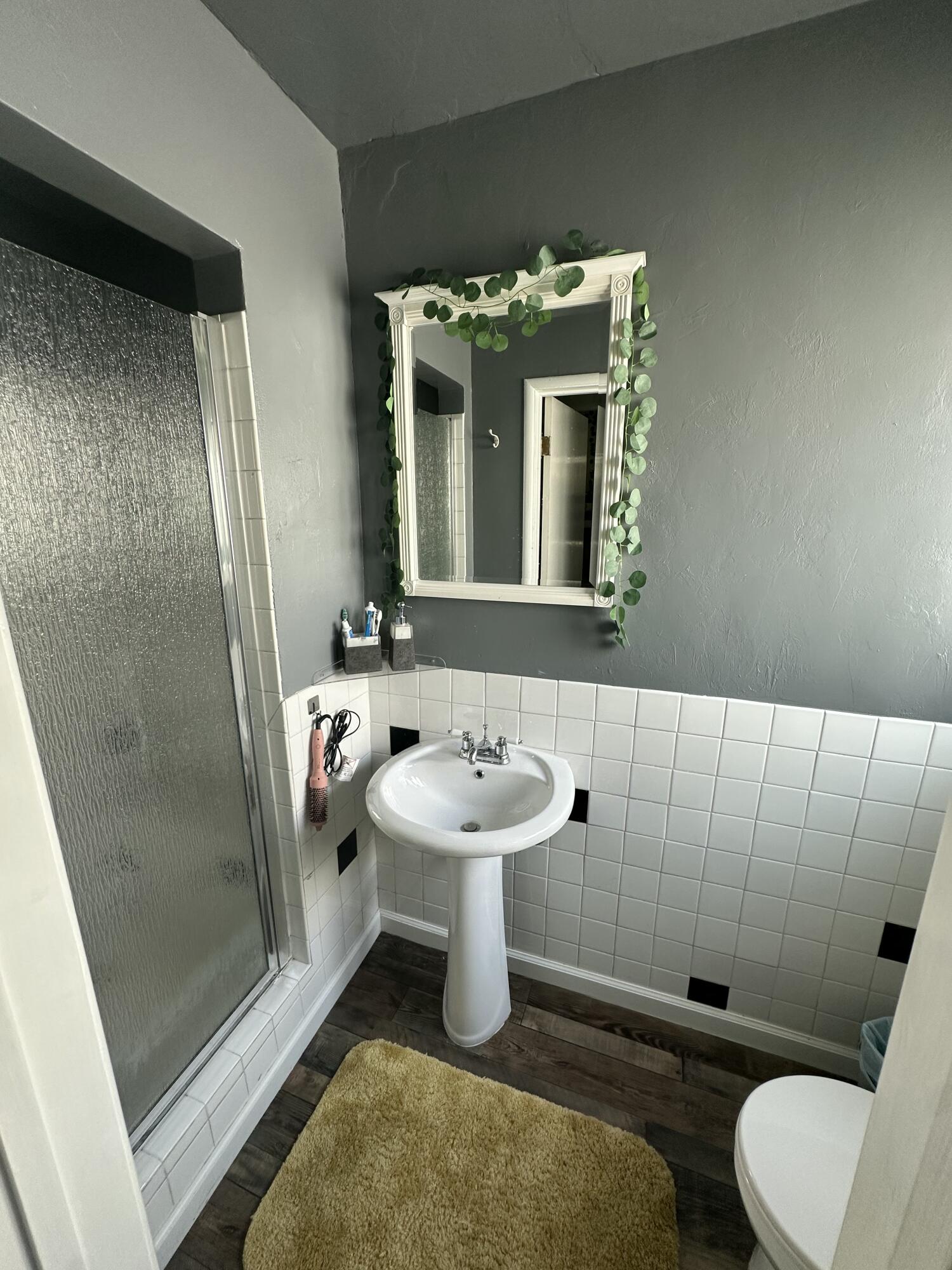 1127 W Walnut Ave, Visalia, CA 93277